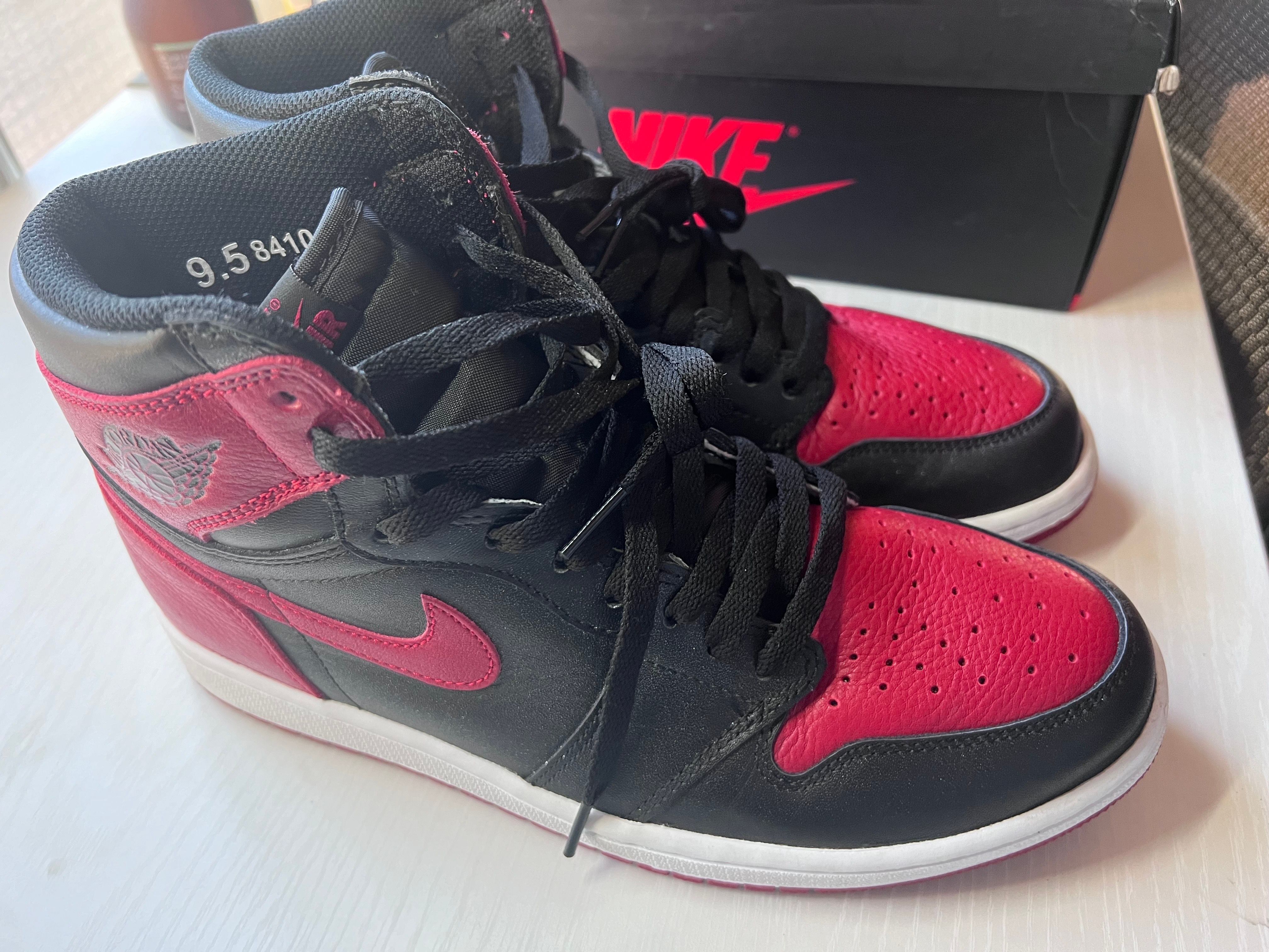 Nike Air Jordan 1 Retro High OG "Bred/Banned" (2016)