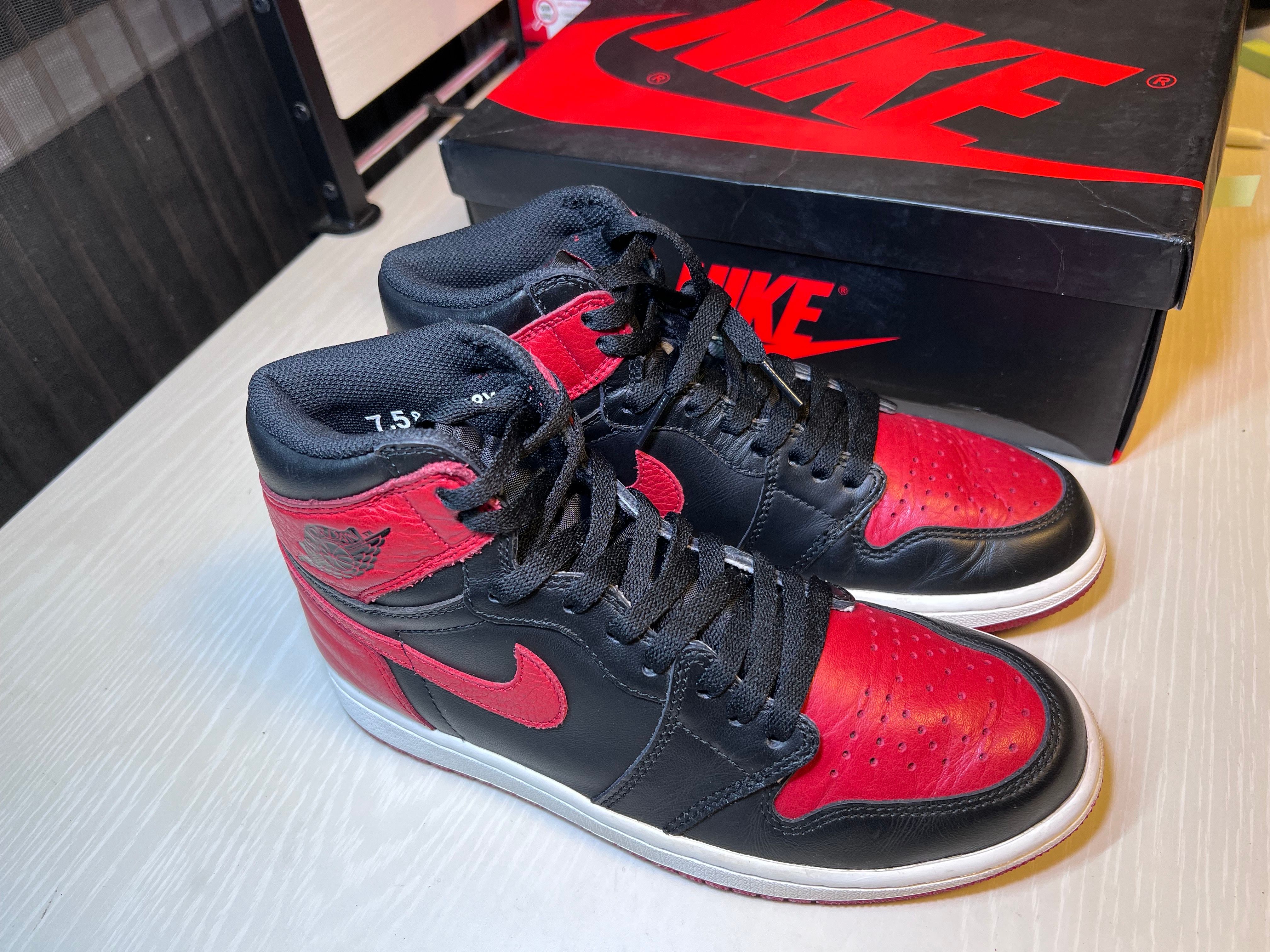 Nike Air Jordan 1 Retro High OG "Bred/Banned" (2016)