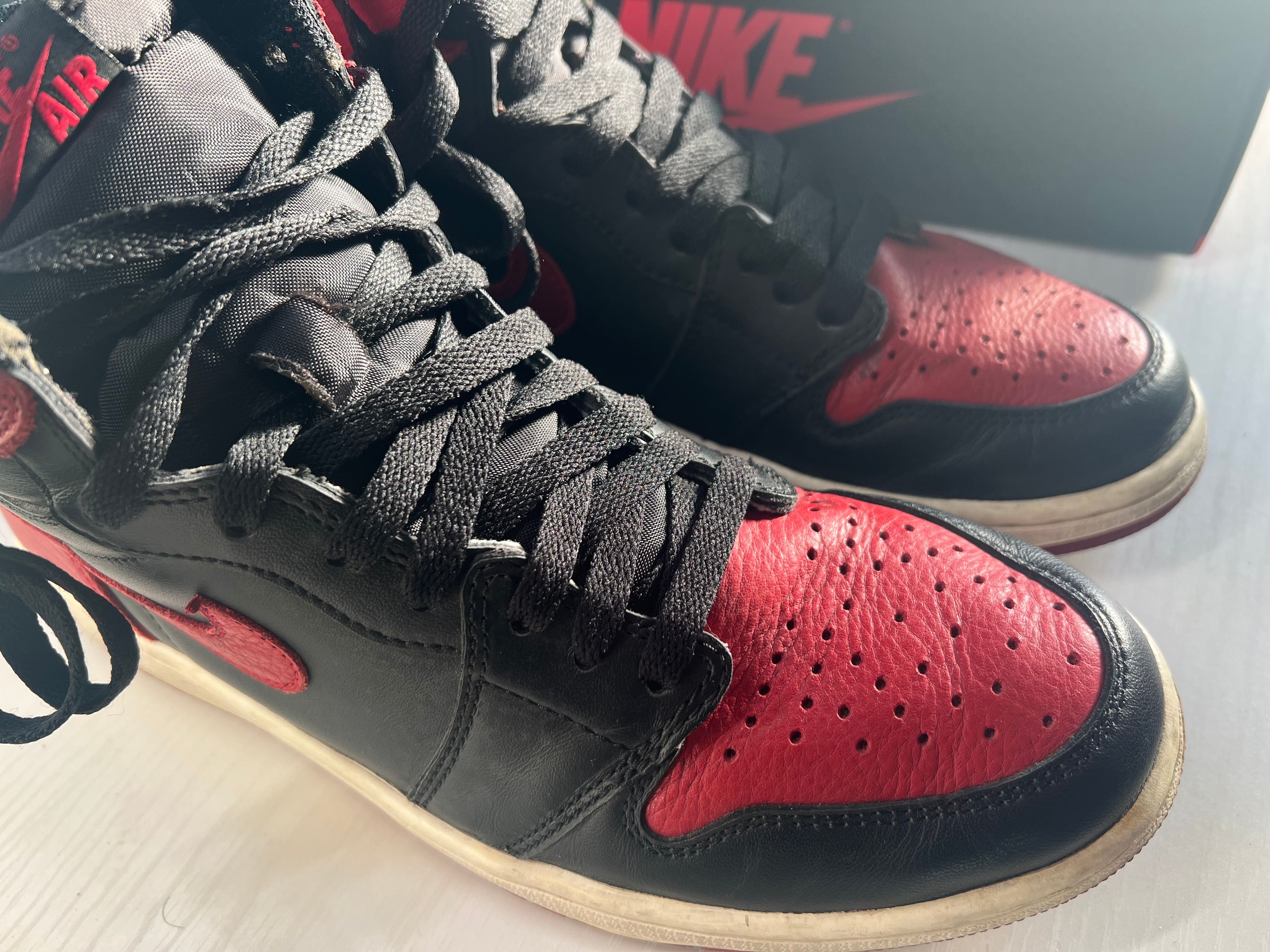 Nike Air Jordan 1 Retro High OG "Bred/Banned" (2016)