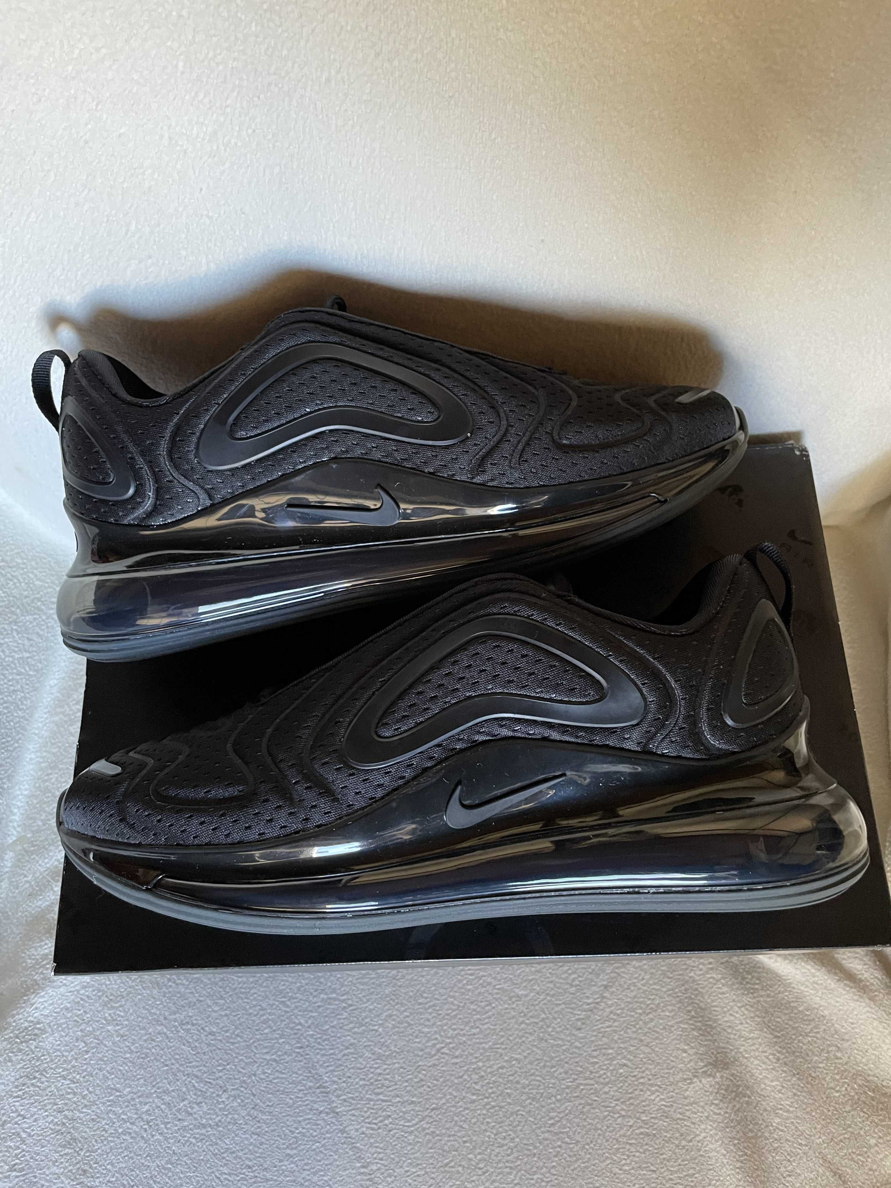 Nike AirI Max 720 "Triple Black"