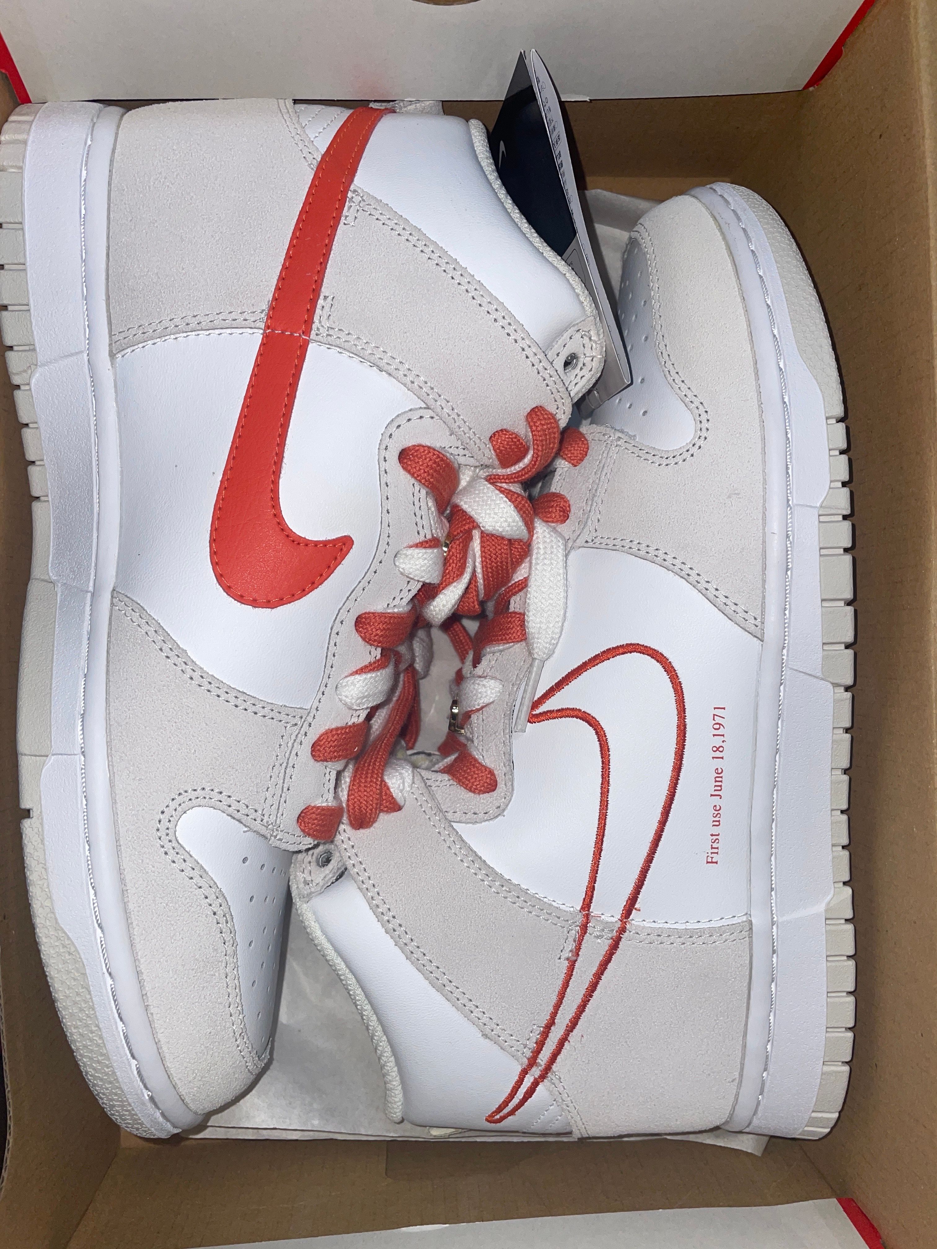 NIKE Women's DUNK HIGH SE FIRST USE "WHITE/ORANGE"