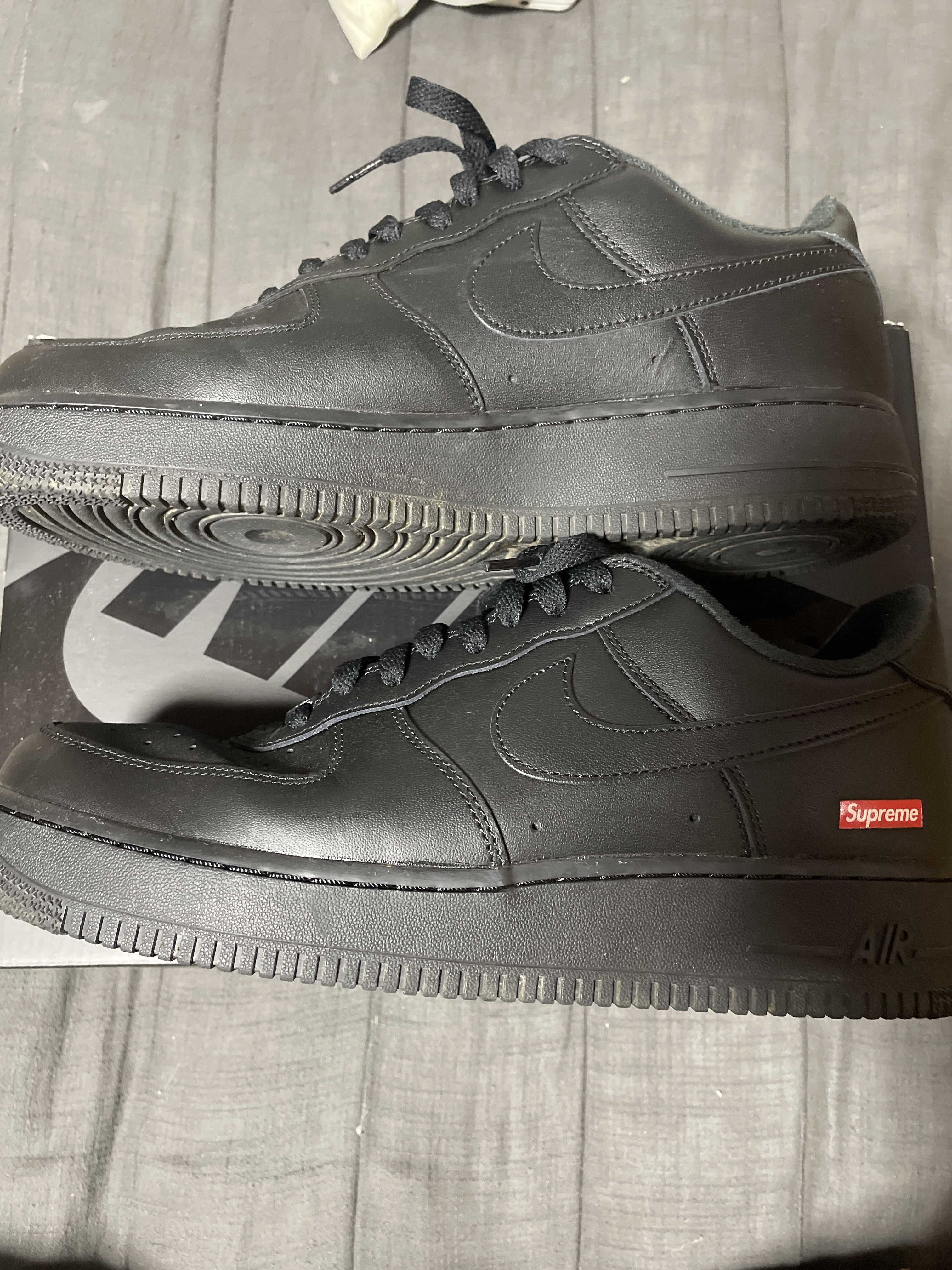 Supreme × Nike Air Force 1 Low "Black"