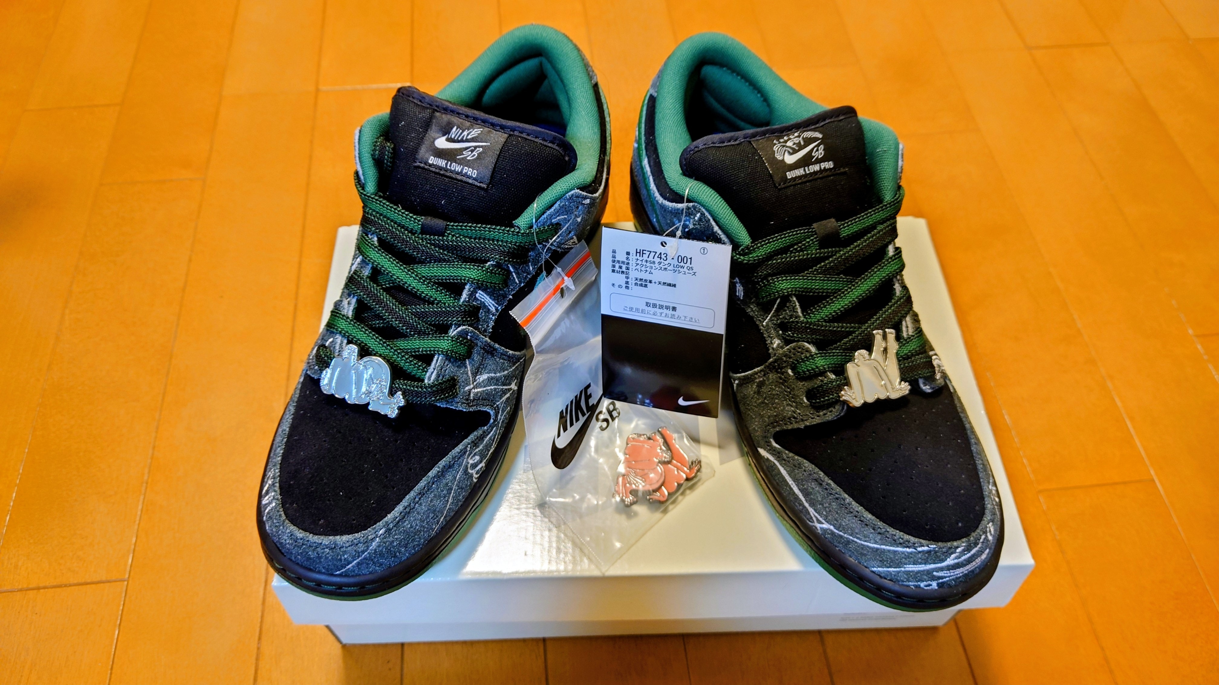 There Skateboards × Nike SB Dunk Low Pro "Anthracite and Gorge Green"