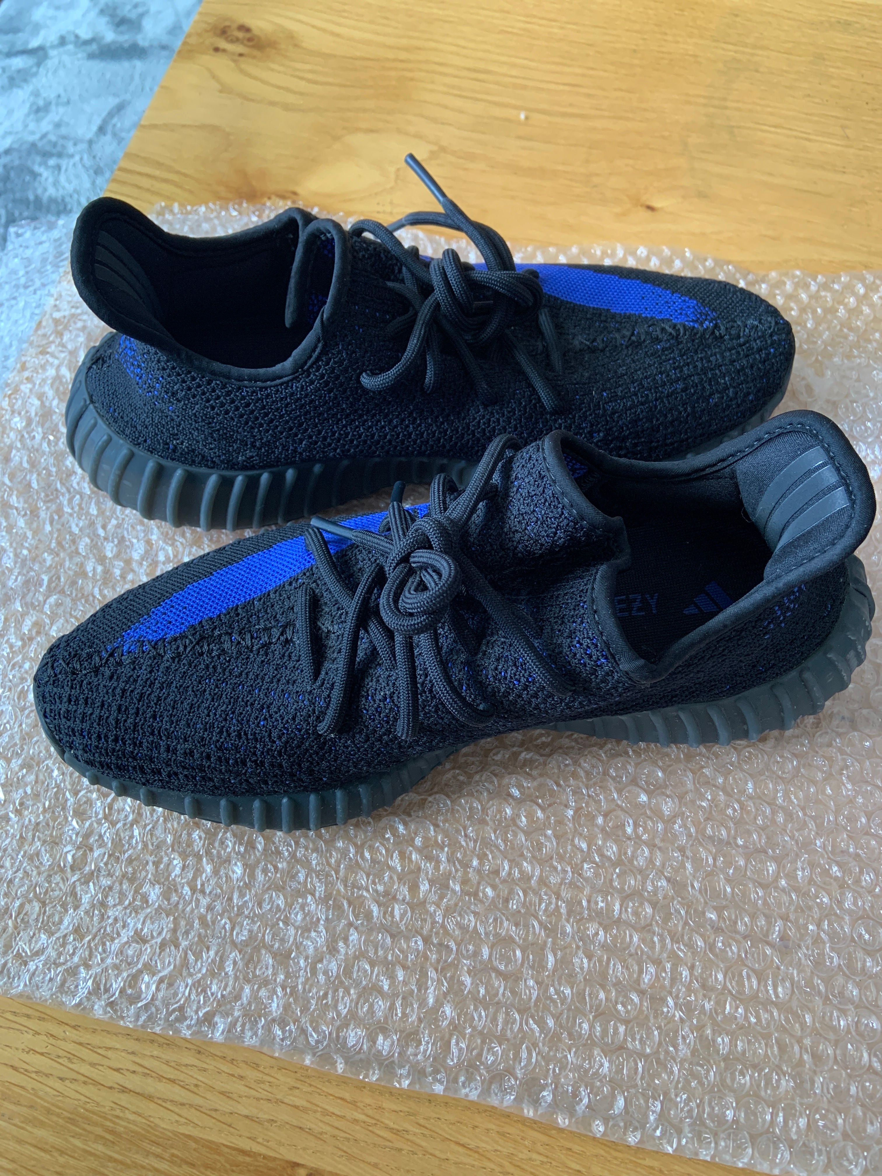 adidas YEEZY Boost 350V2 "Dazzling Blue"