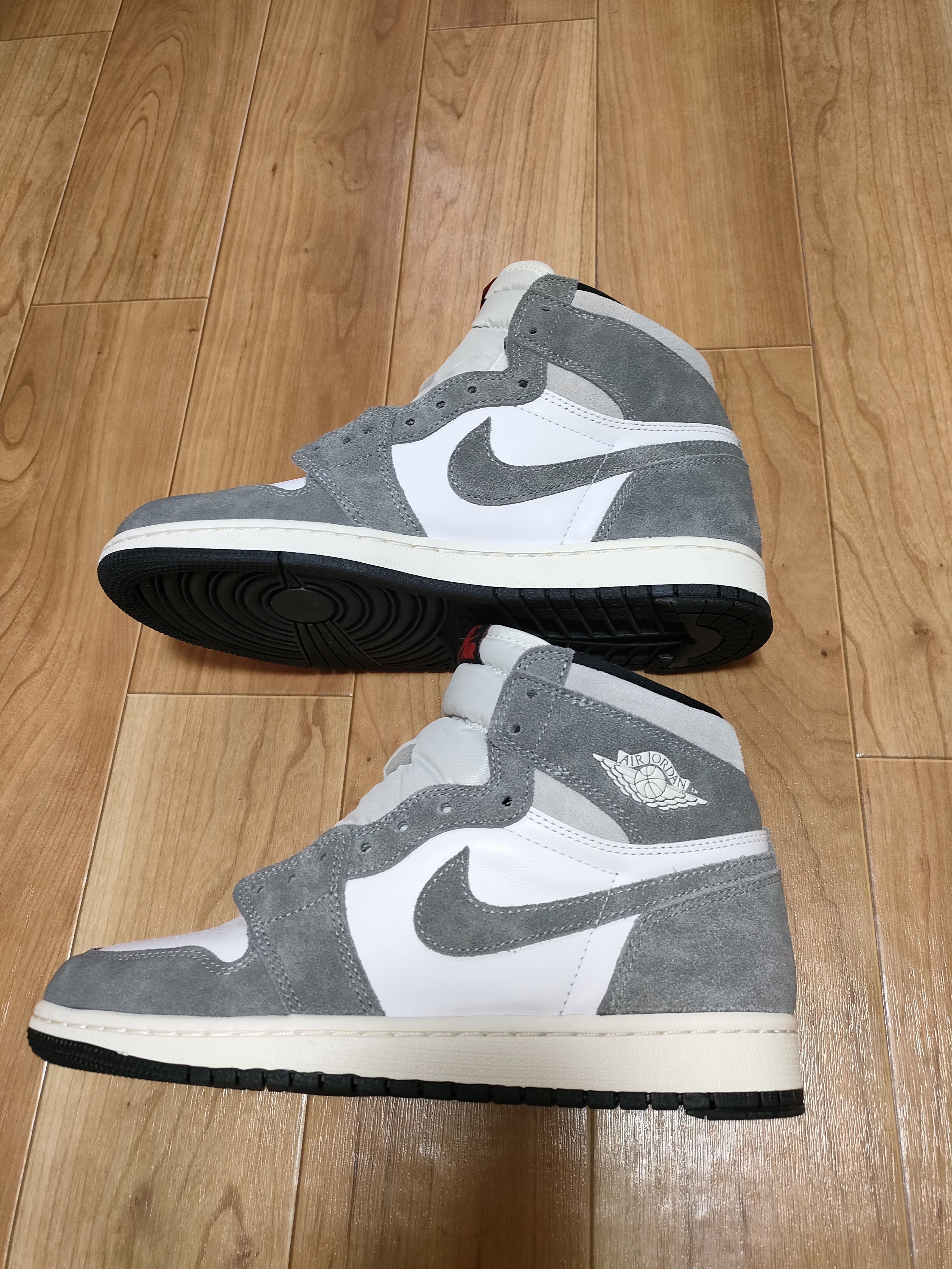 Nike Air Jordan 1 Retro High OG "Black and Smoke Grey"