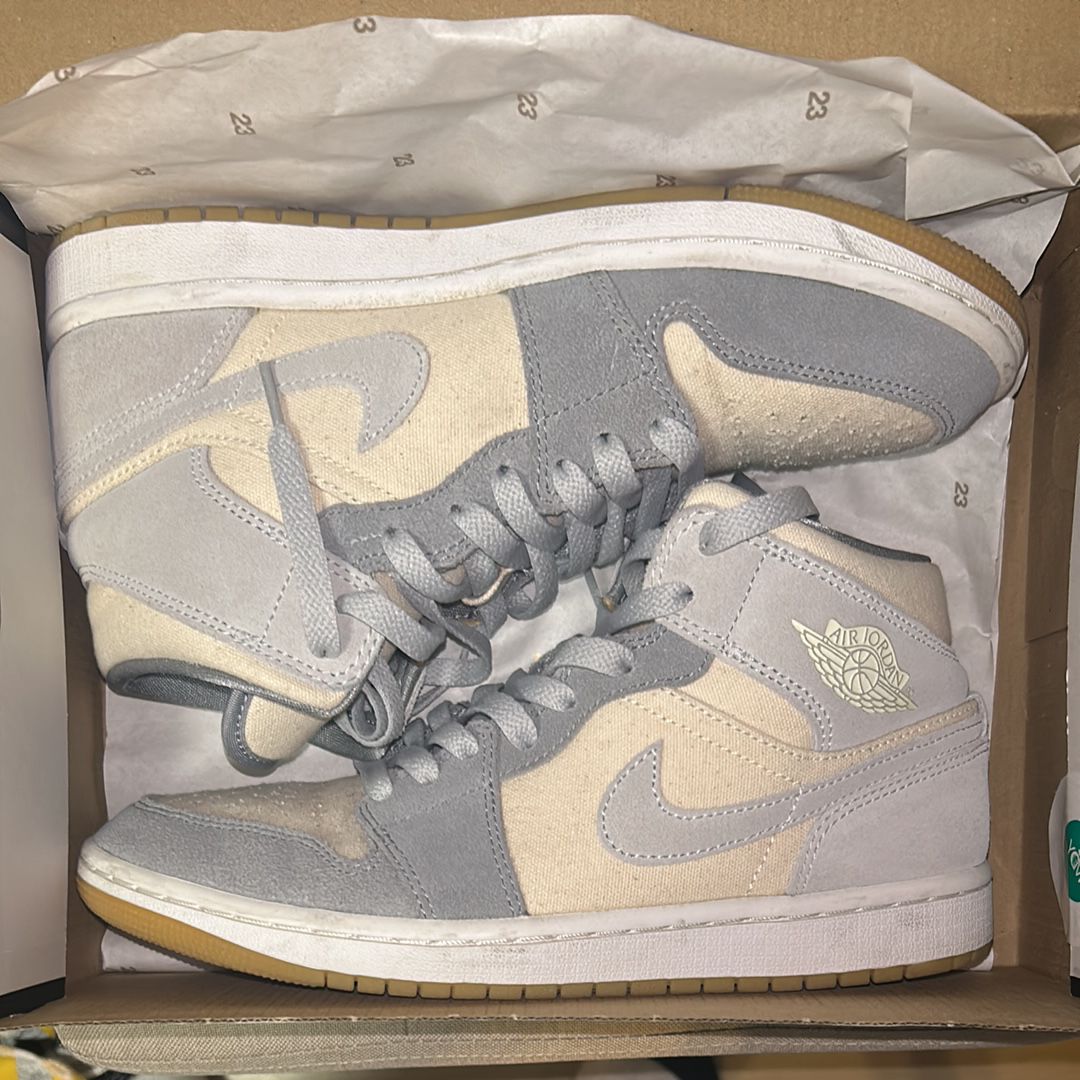 Nike Air Jordan 1 Mid SE "Coconut Milk/Particle Grey"