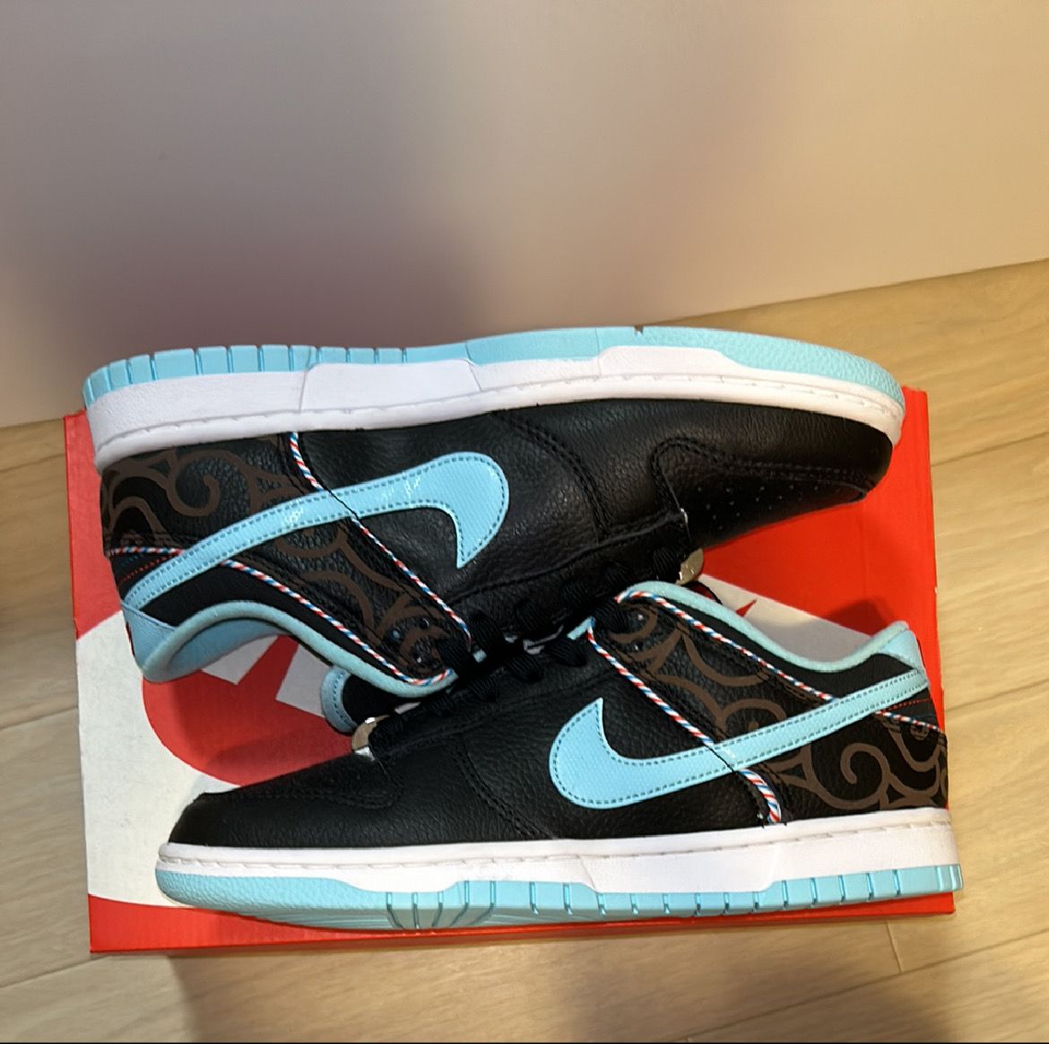 Nike Dunk Low "Barber Shop"