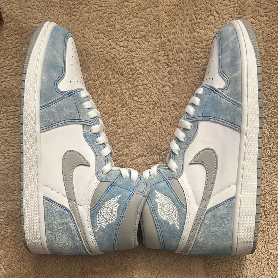 Nike Air Jordan 1 High OG "Hyper Royal"