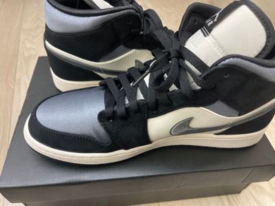 NIKE AIR JORDAN 1 MID SE "WHITE/BLACK/SATIN BLUE"