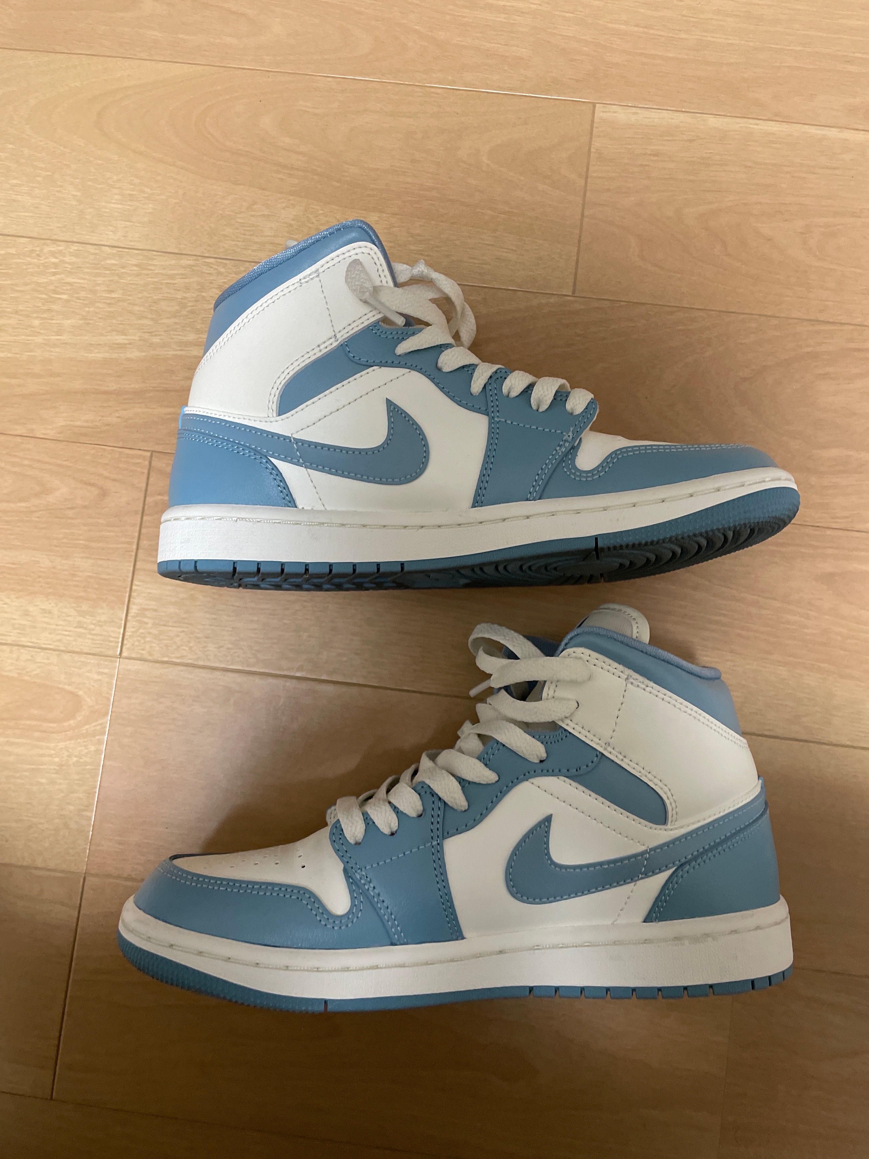 Nike Women's Air Jordan 1 Mid "University Blue"