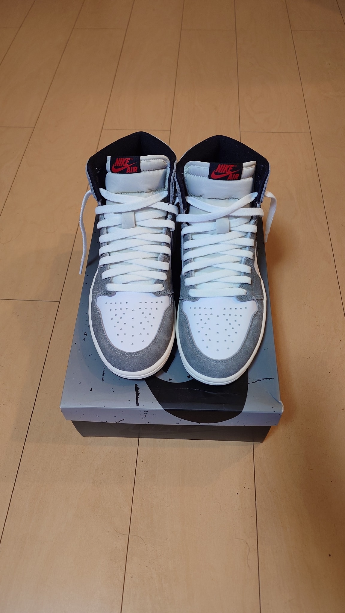 Nike Air Jordan 1 Retro High OG "Black and Smoke Grey"