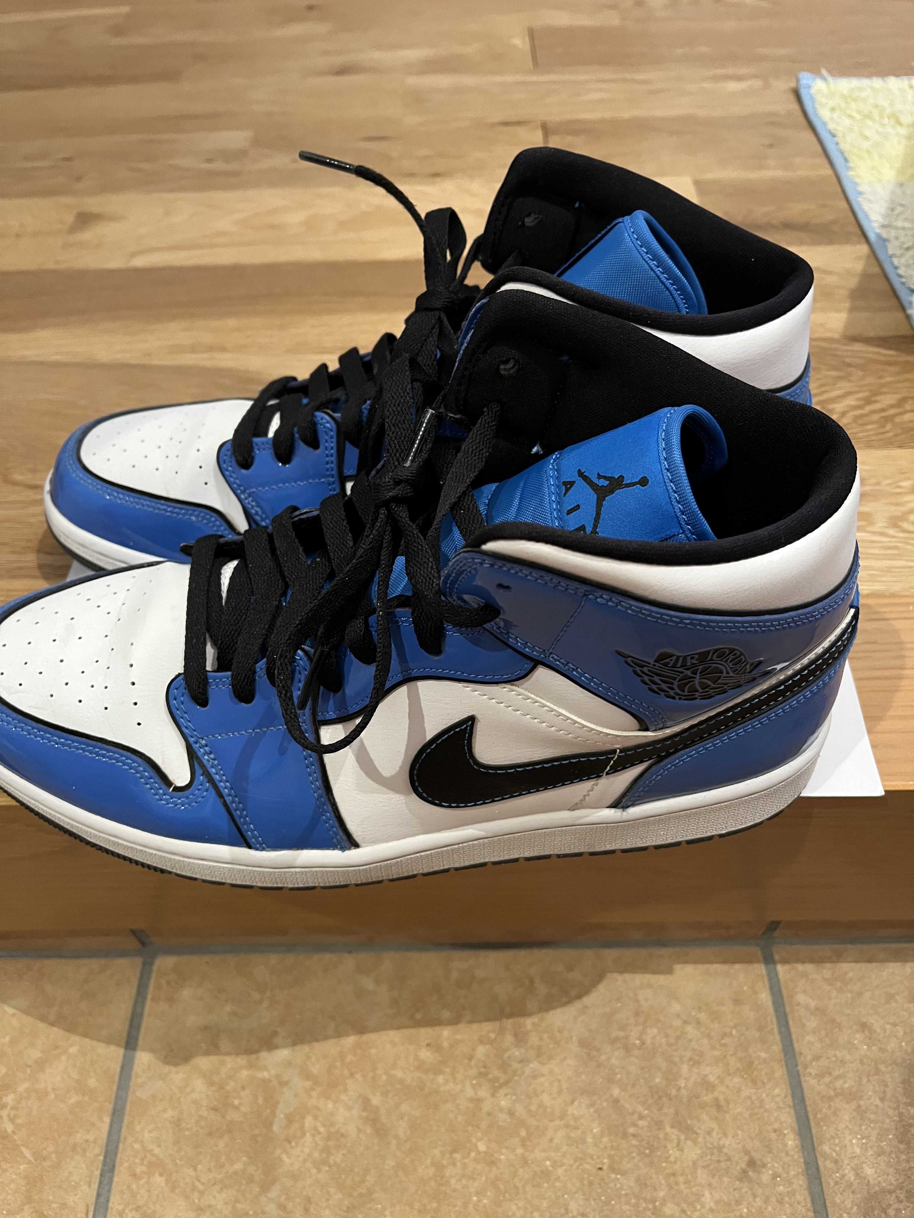Nike Air Jordan 1 Mid SE "Signal Blue"