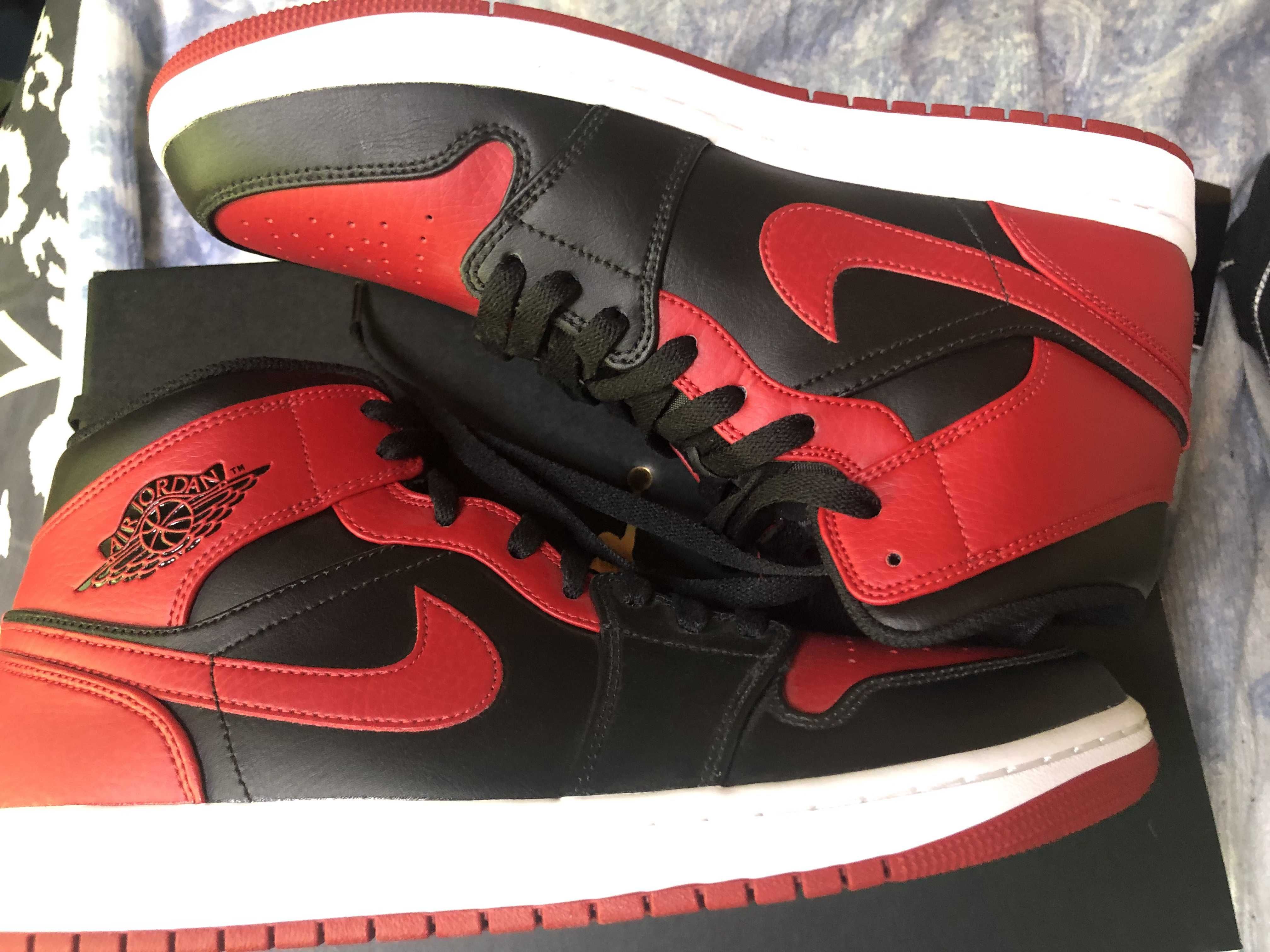 Nike Air Jordan 1 Mid "Bred"