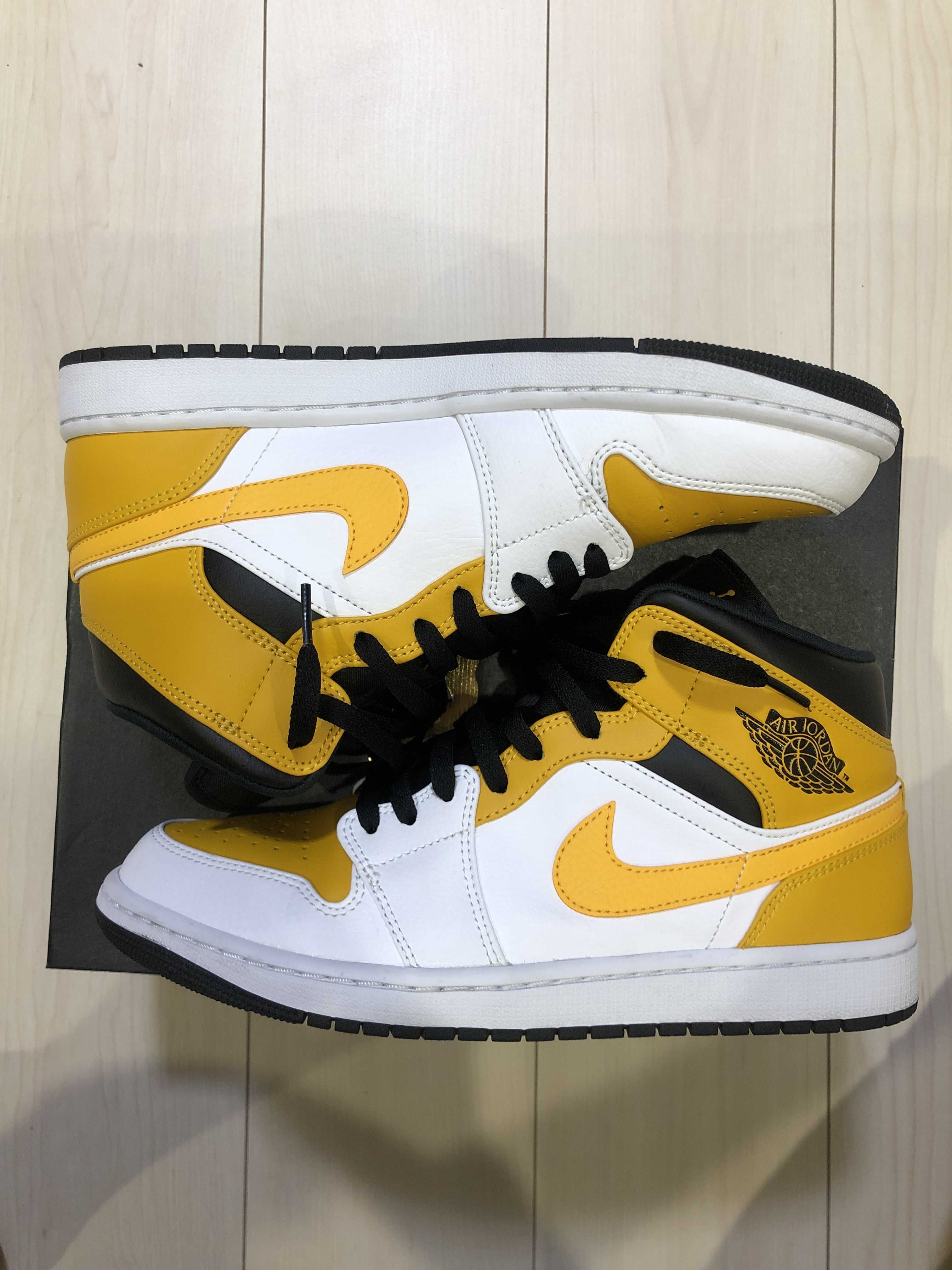 Nike Air Jordan 1 Mid "University Gold"