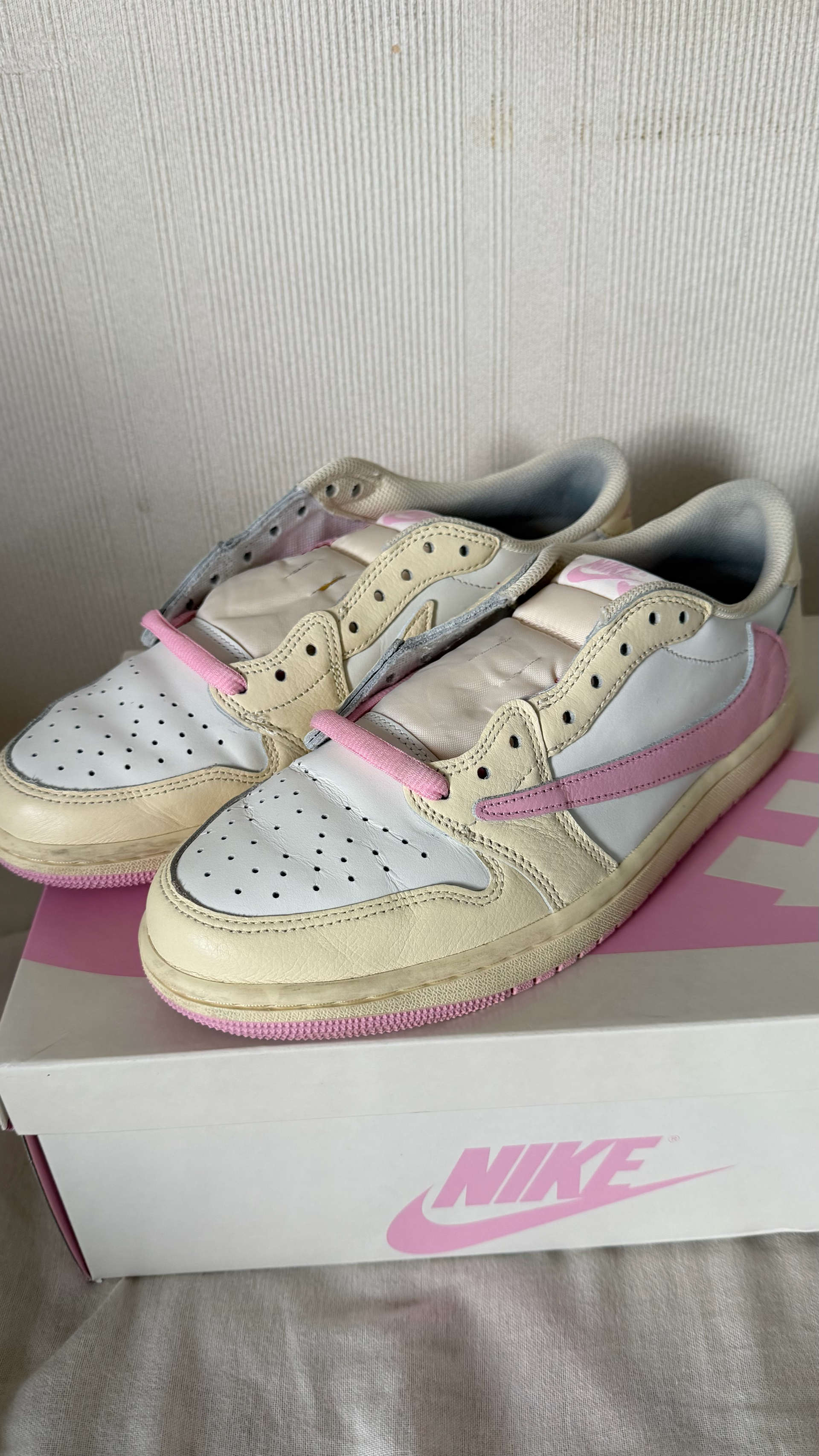 Travis Scott × Nike Air Jordan 1 Retro Low OG "Muslin/Shy Pink"