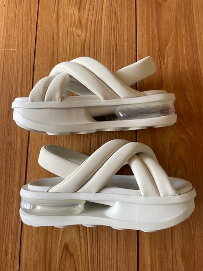 Nike Women's Air Max Isla Sandal "Light Bone/Pure Platinum/Alabaster"