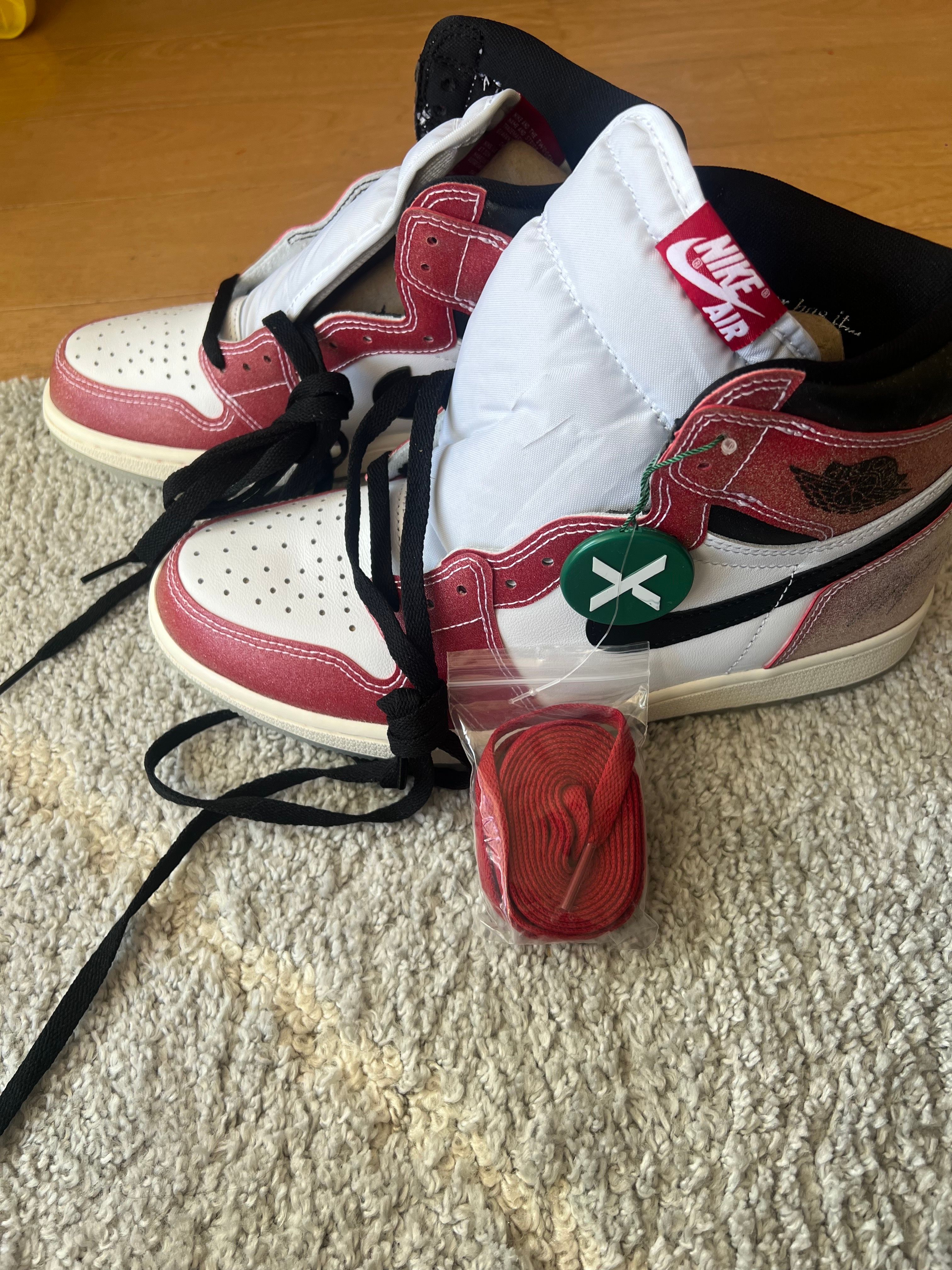 Trophy Room × Nike Air Jordan 1 Retro High "Chicago" (Friends and Family) (Blue Laces)