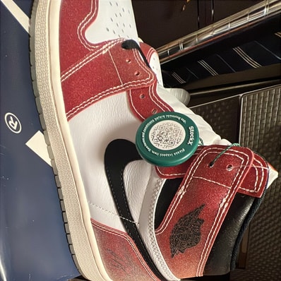 Trophy Room × Nike Air Jordan 1 Retro High "Chicago" (Friends and Family) (Blue Laces)