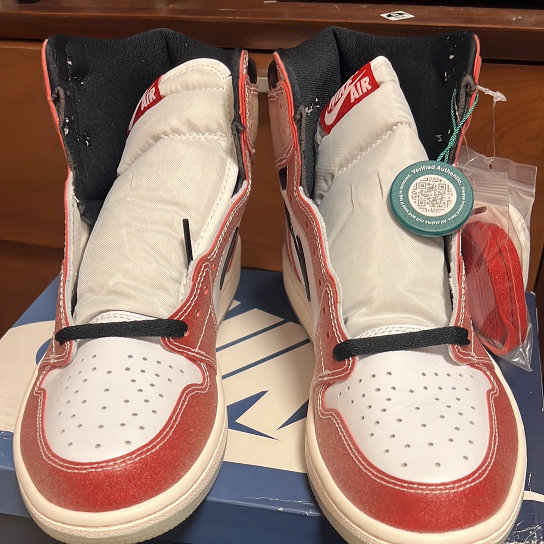Trophy Room × Nike Air Jordan 1 Retro High "Chicago" (Friends and Family) (Blue Laces)
