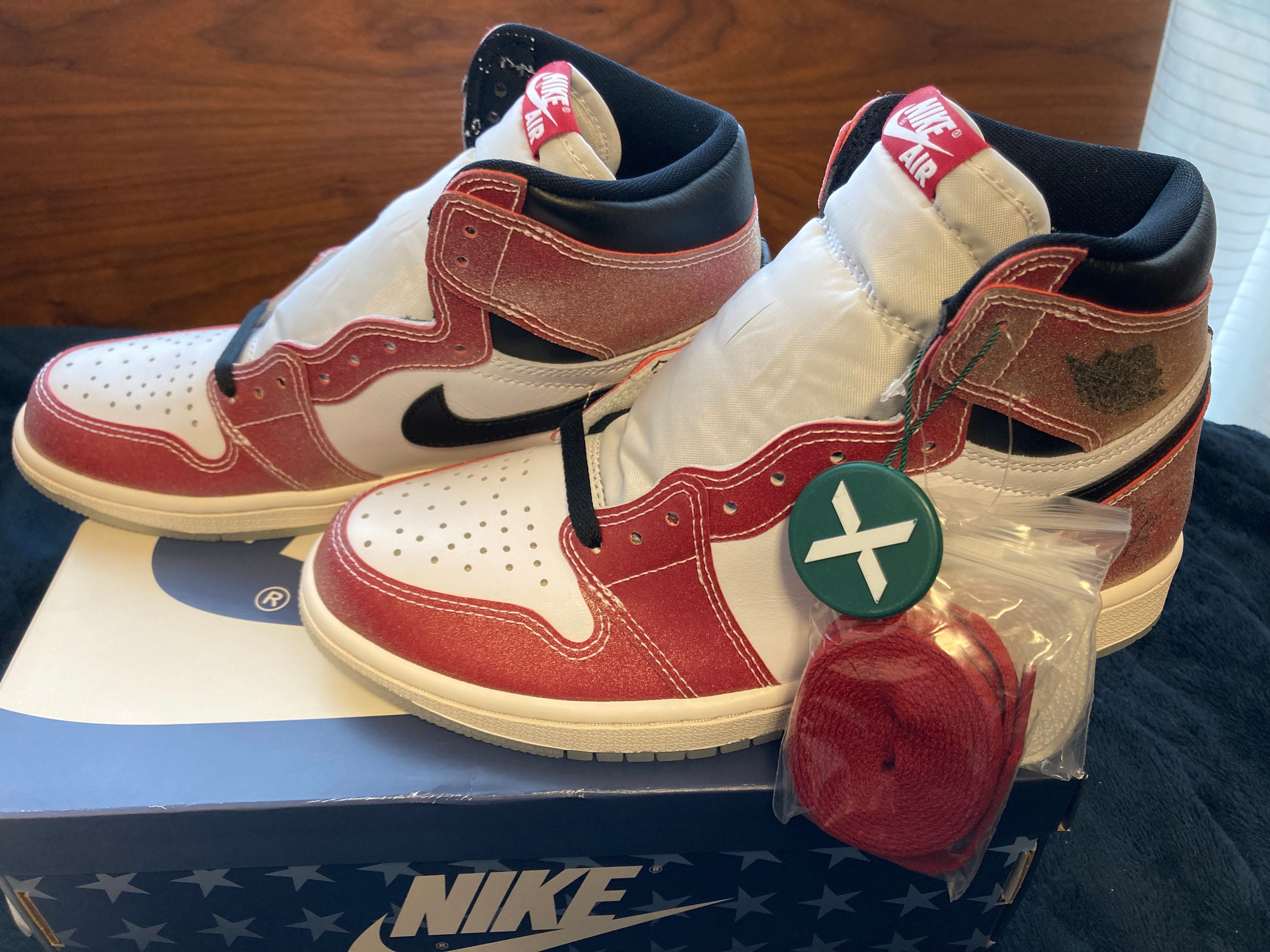 Trophy Room × Nike Air Jordan 1 Retro High "Chicago" (Friends and Family) (Blue Laces)