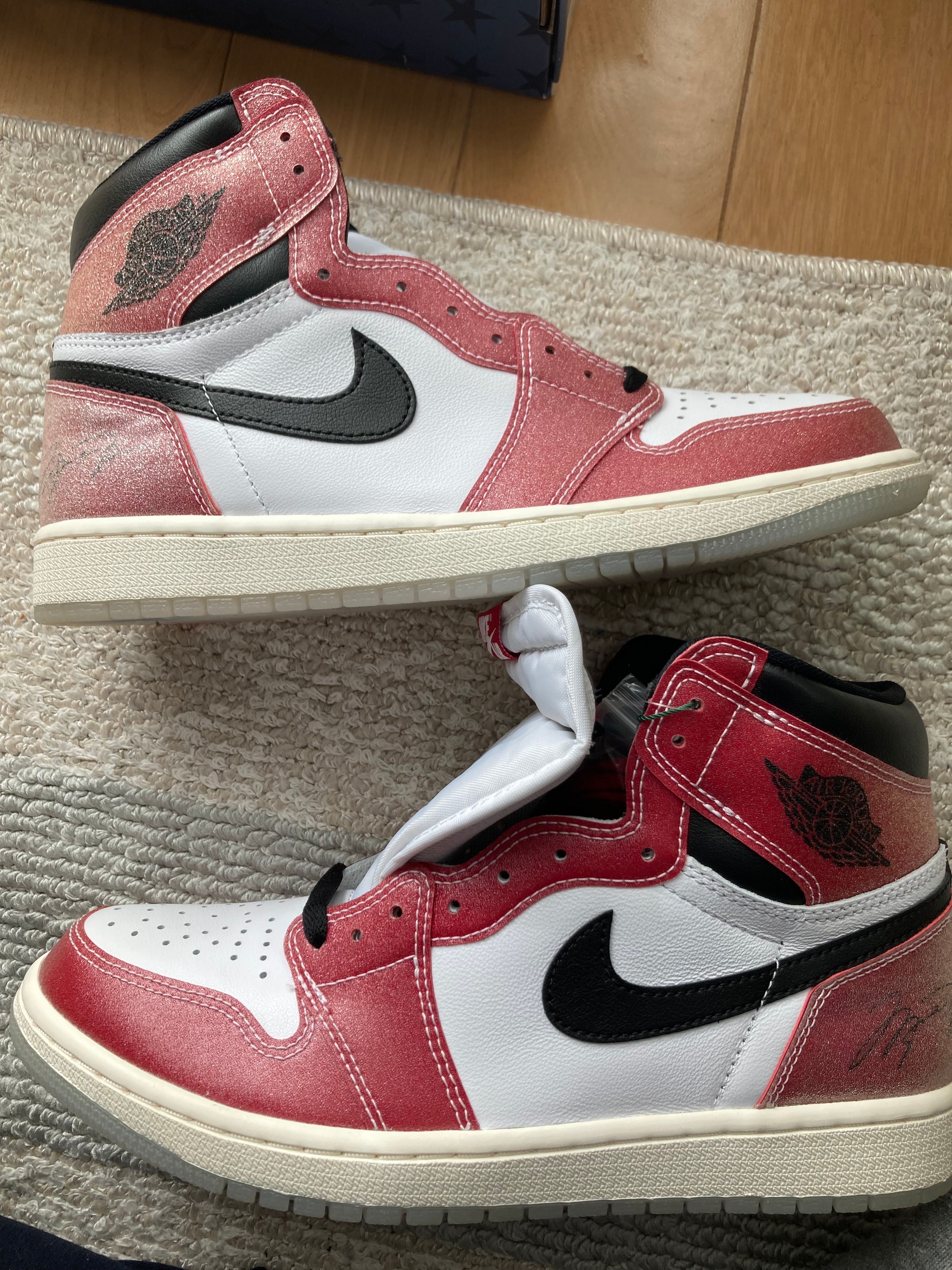 Trophy Room × Nike Air Jordan 1 Retro High "Chicago" (Friends and Family) (Blue Laces)