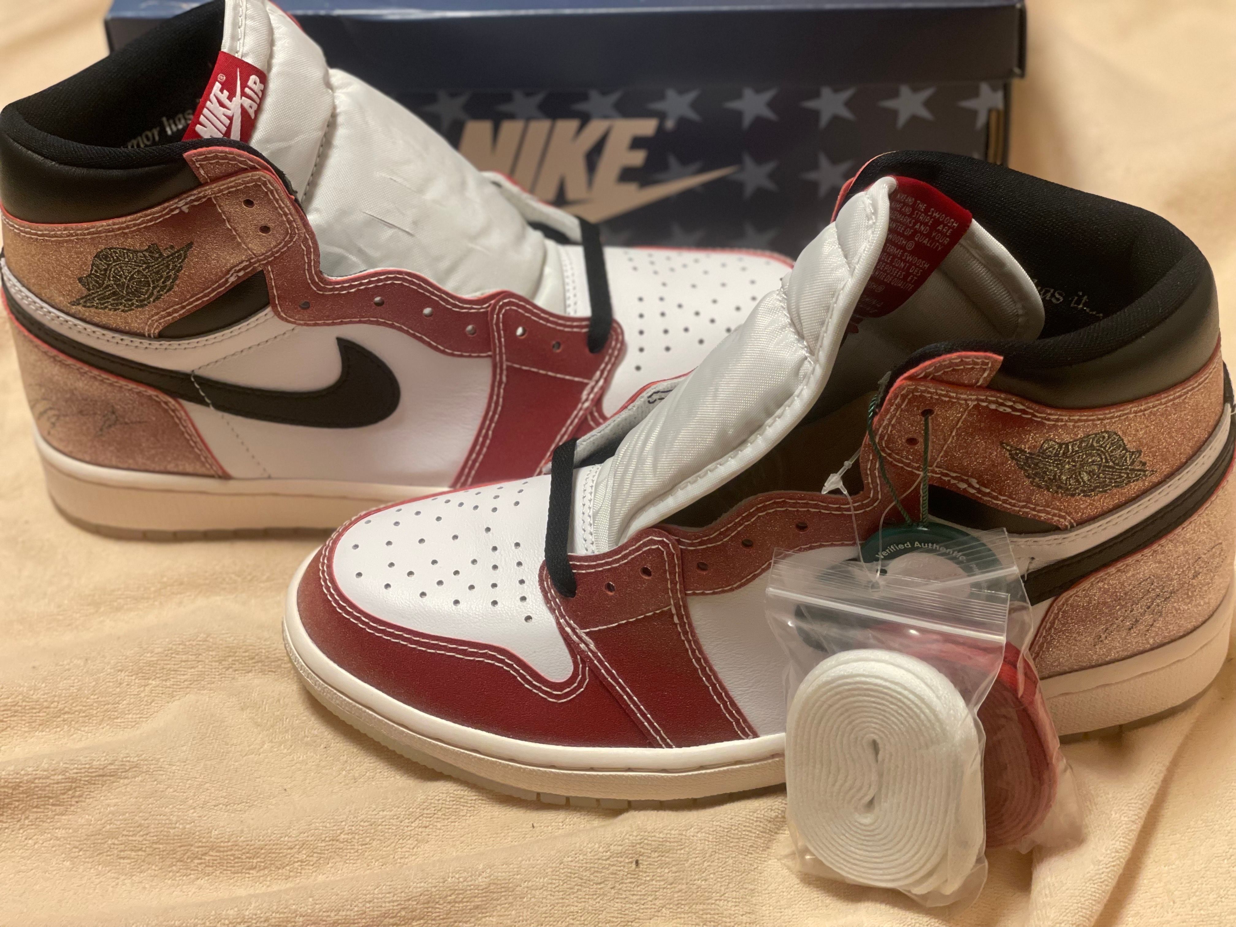 Trophy Room × Nike Air Jordan 1 Retro High "Chicago" (Friends and Family) (Blue Laces)