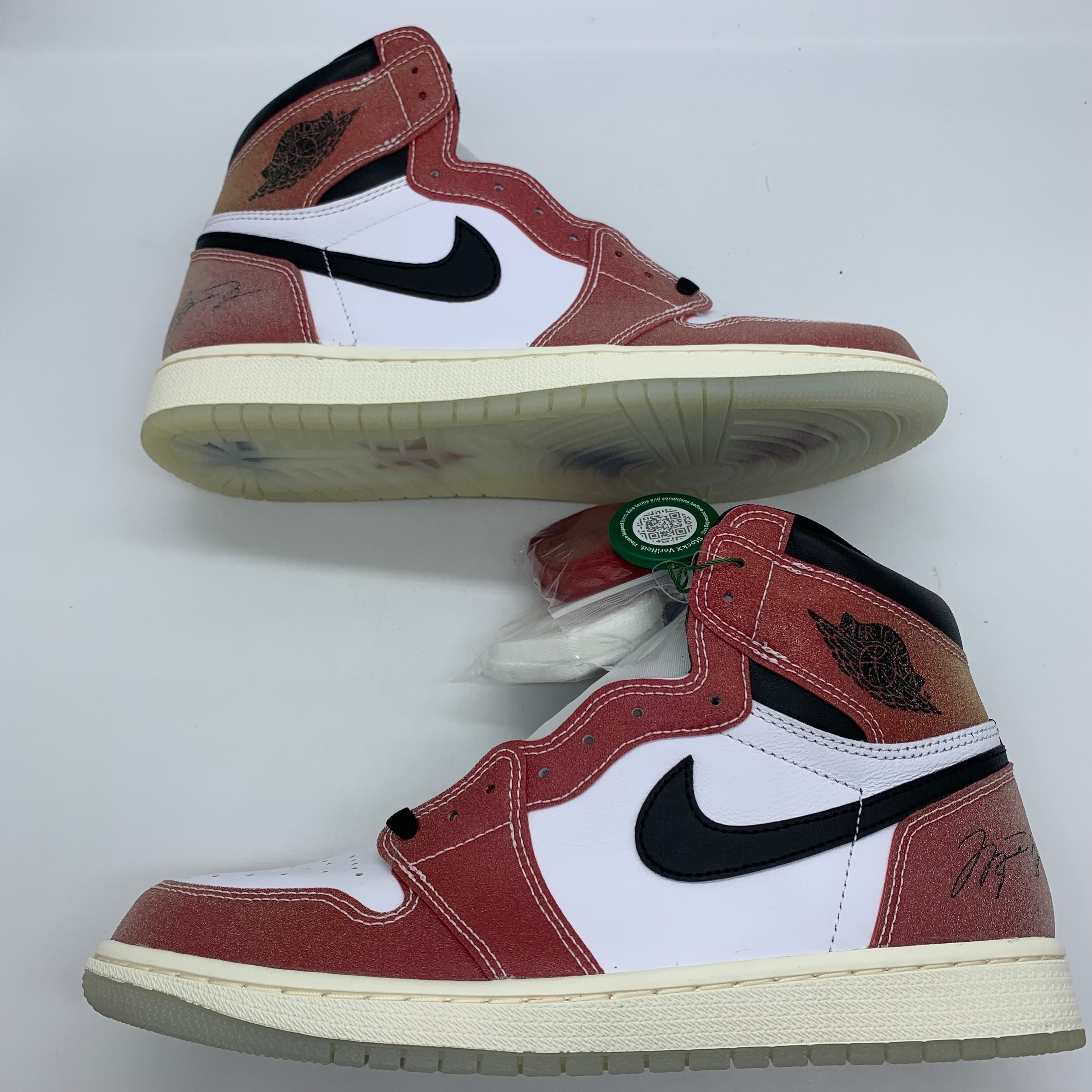 トロフィールーム × ナイキ エアジョーダン1 レトロ ハイ "シカゴ" (フレンズ アンド ファミリー) (ブルーレース)