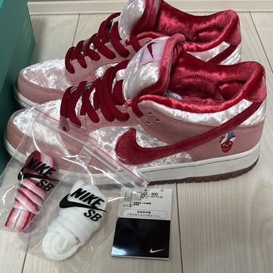 Strangelove × Nike SB Dunk Low "Valentine’s Day"