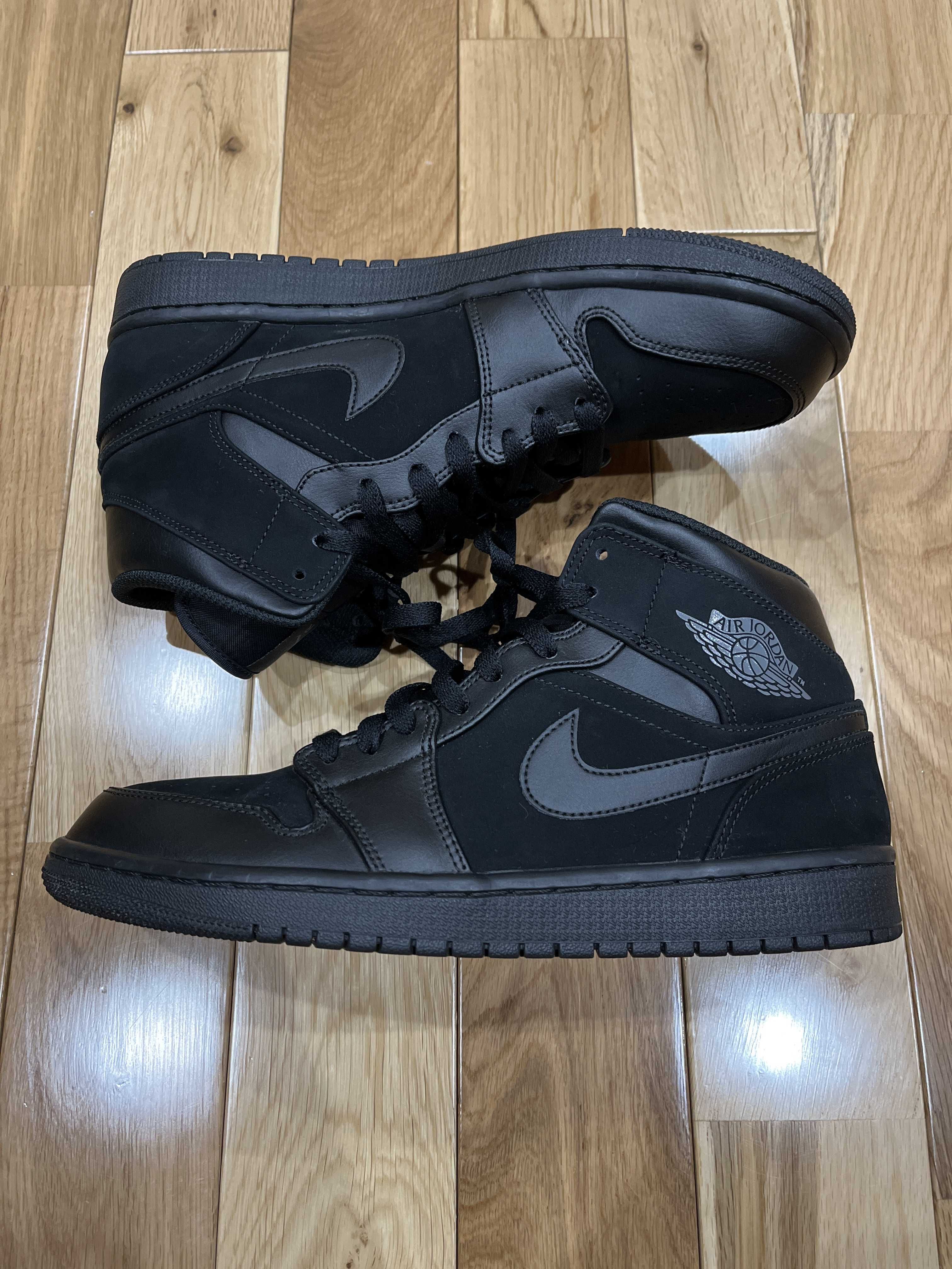 Nike Air Jordan 1 Mid "Triple Black" (2018)