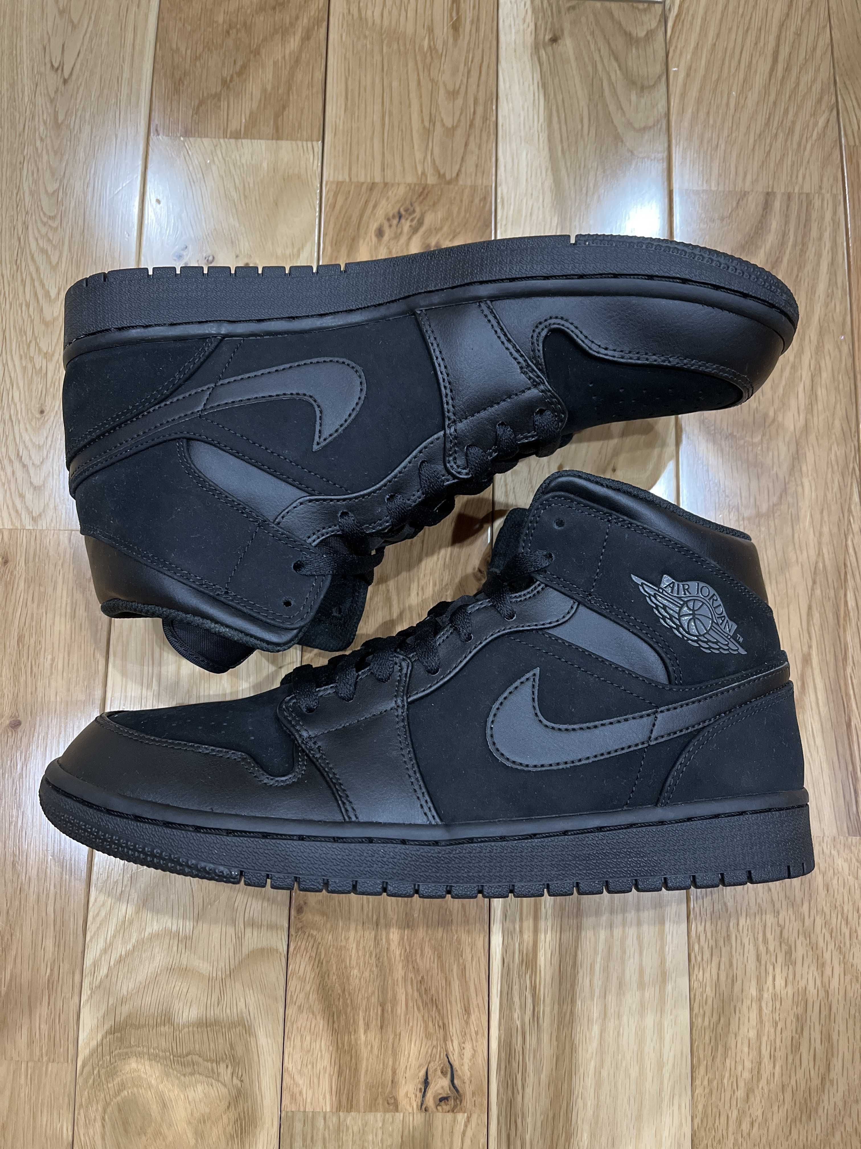 Nike Air Jordan 1 Mid "Triple Black" (2018)