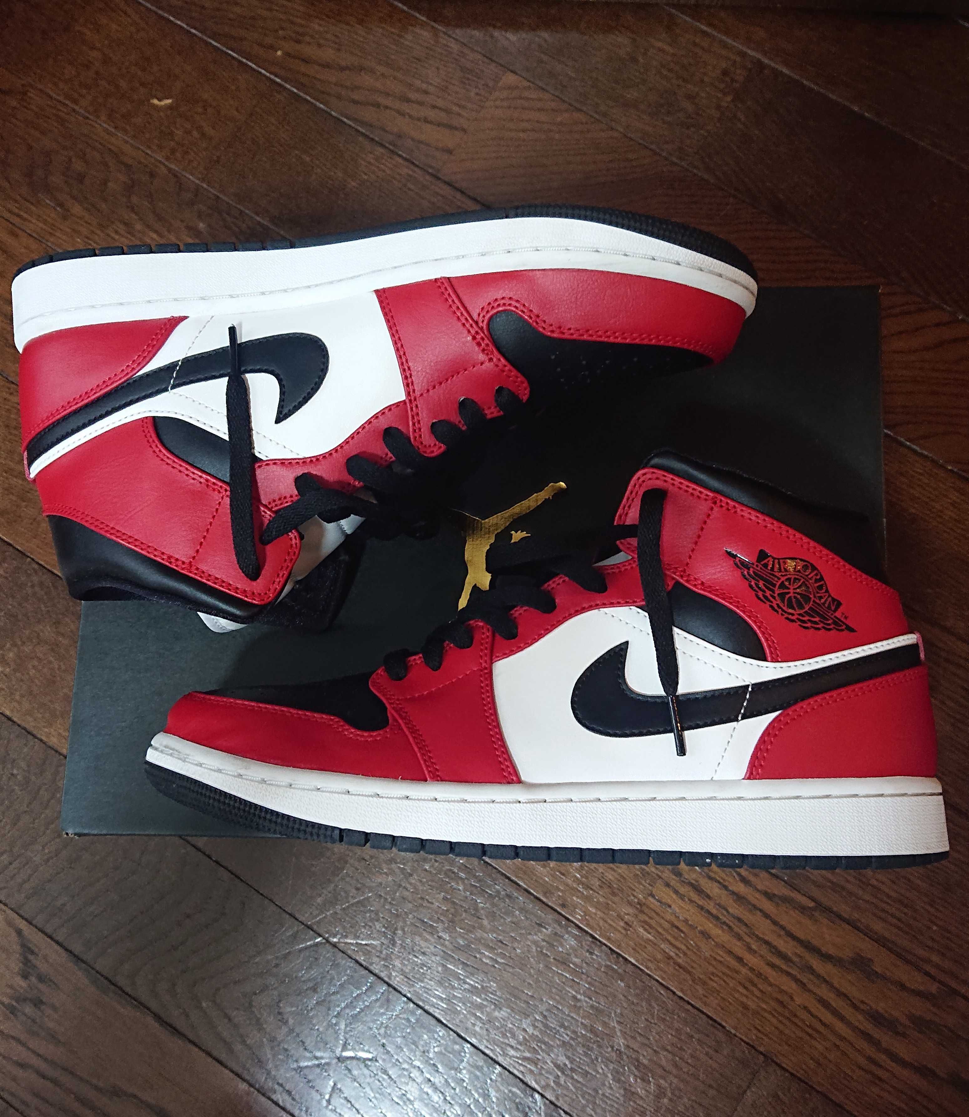 Nike Air Jordan 1 Mid "Chicago Black Toe"
