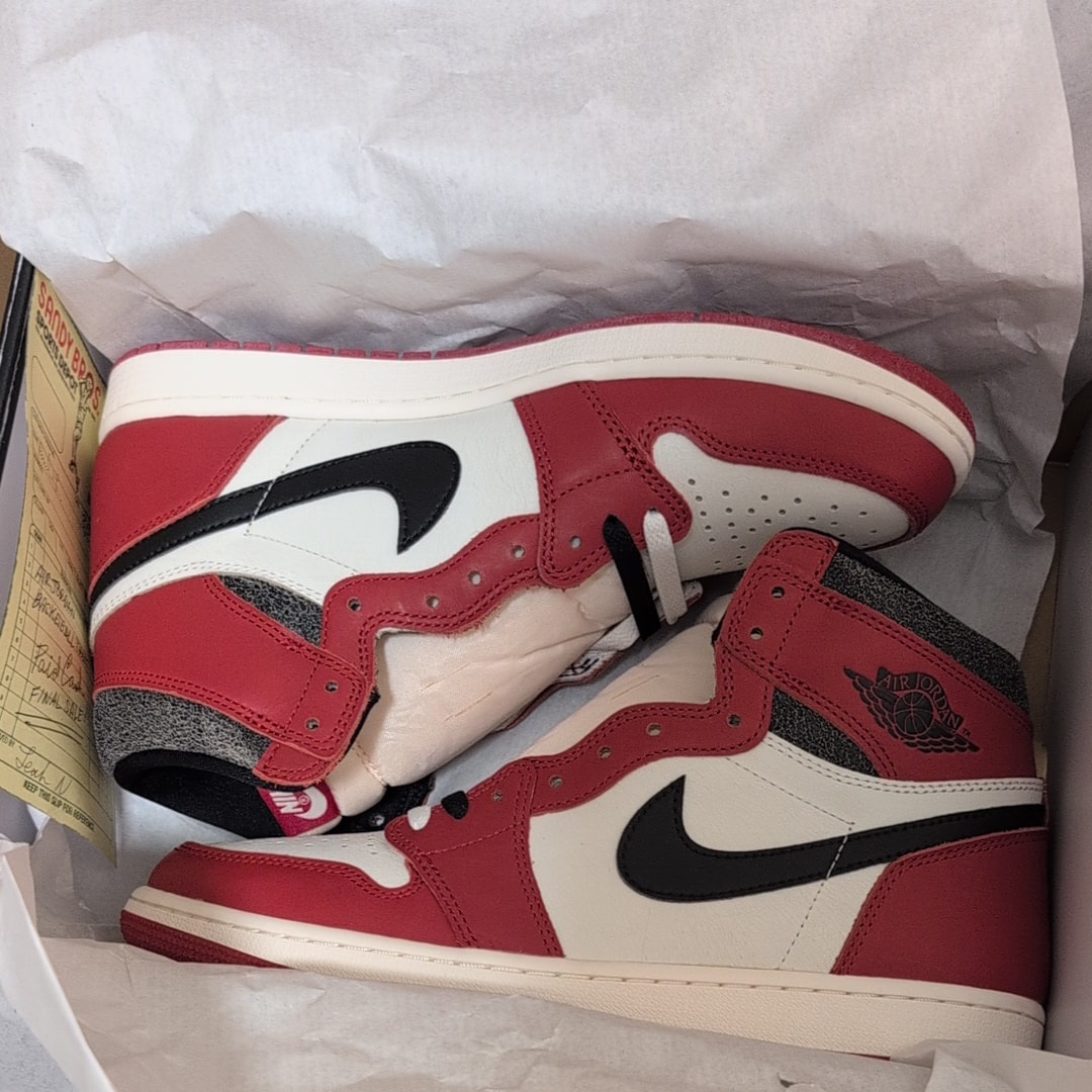 Nike Air Jordan 1 High OG "Lost & Found/Chicago"