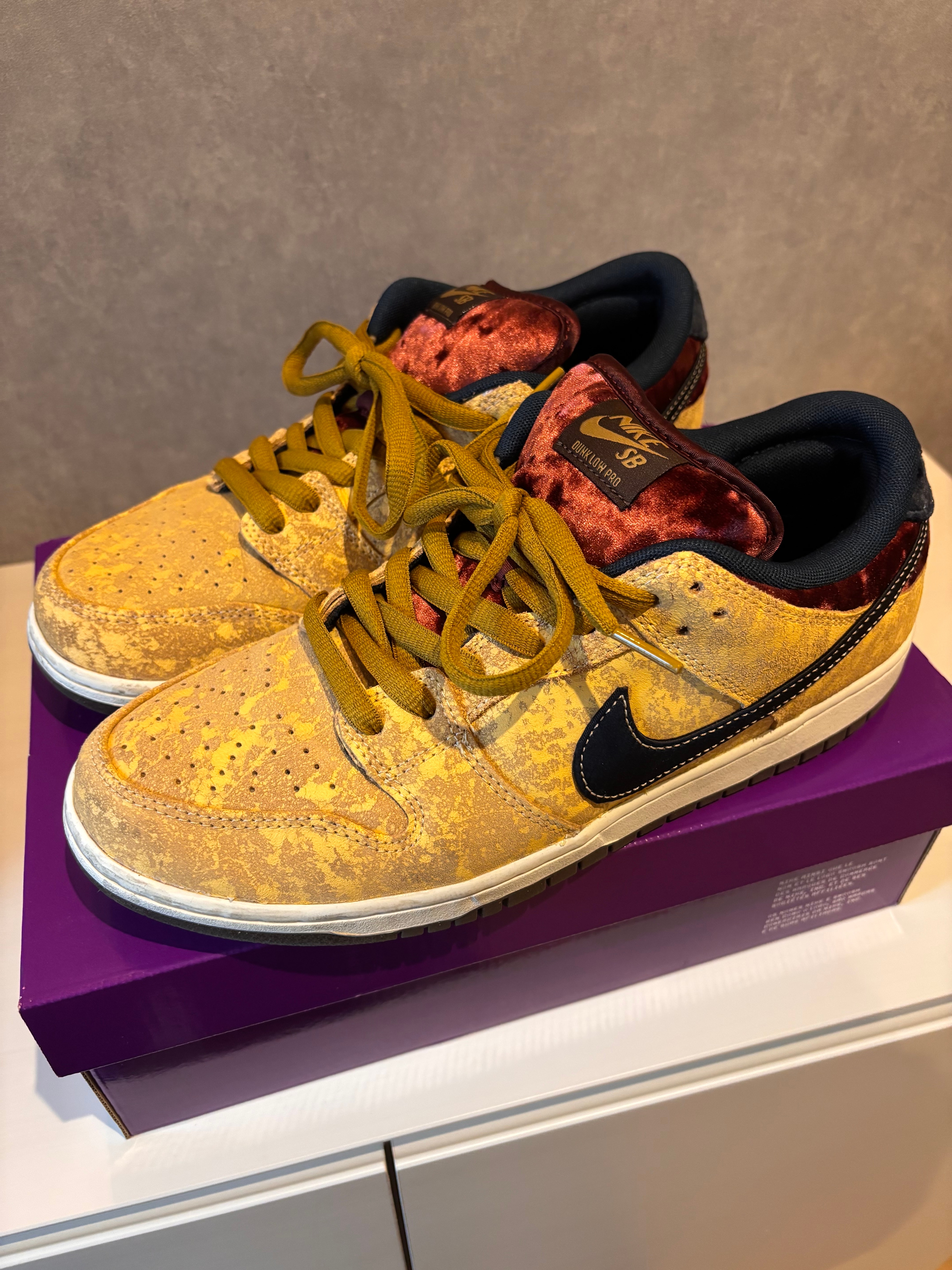 Nike SB Dunk Low Pro "City of Cinema/Celestial Gold and Dark Team Red"