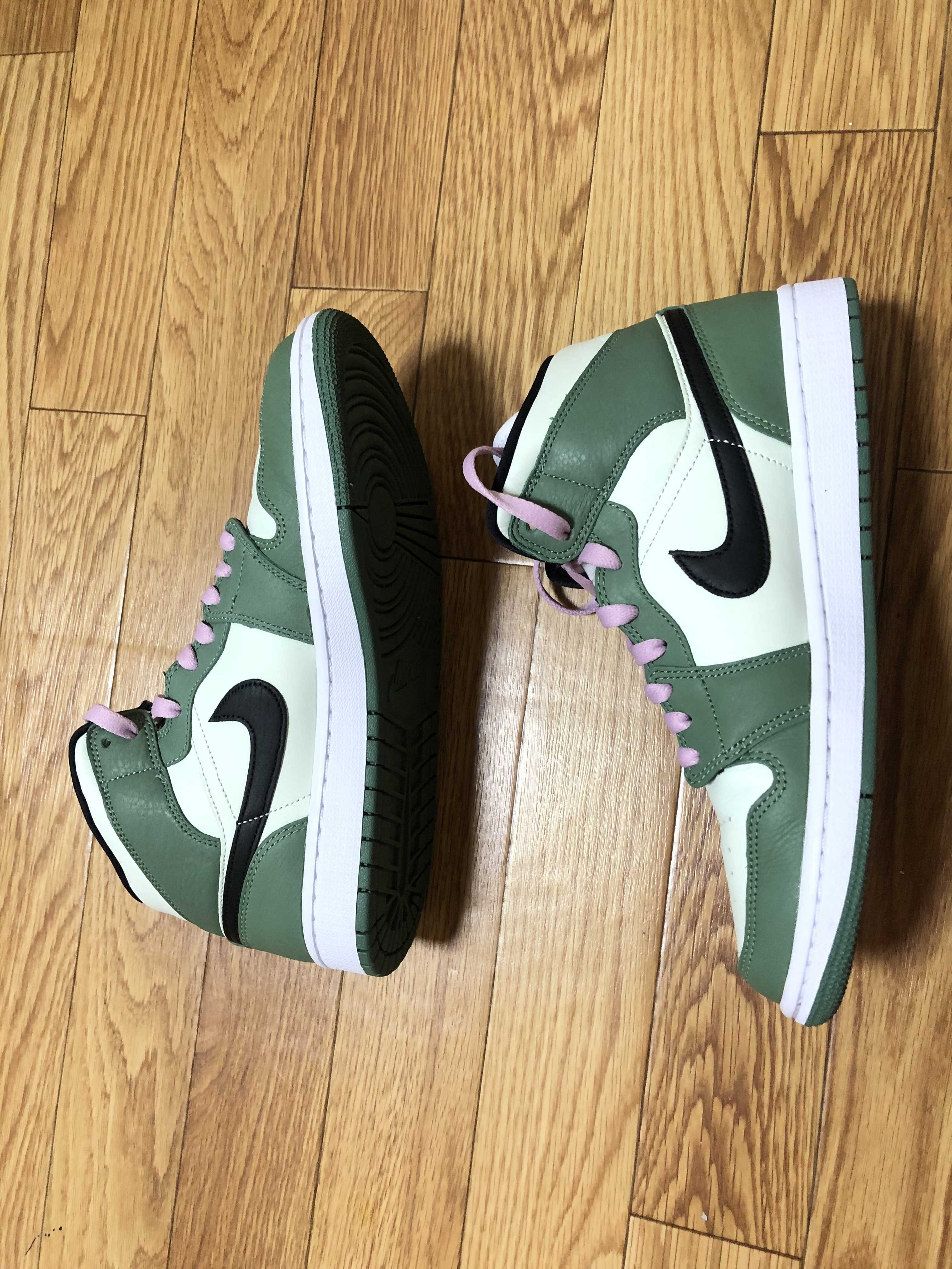 NIKE Women's AIR JORDAN 1 MID SE "DUTCH GREEN"