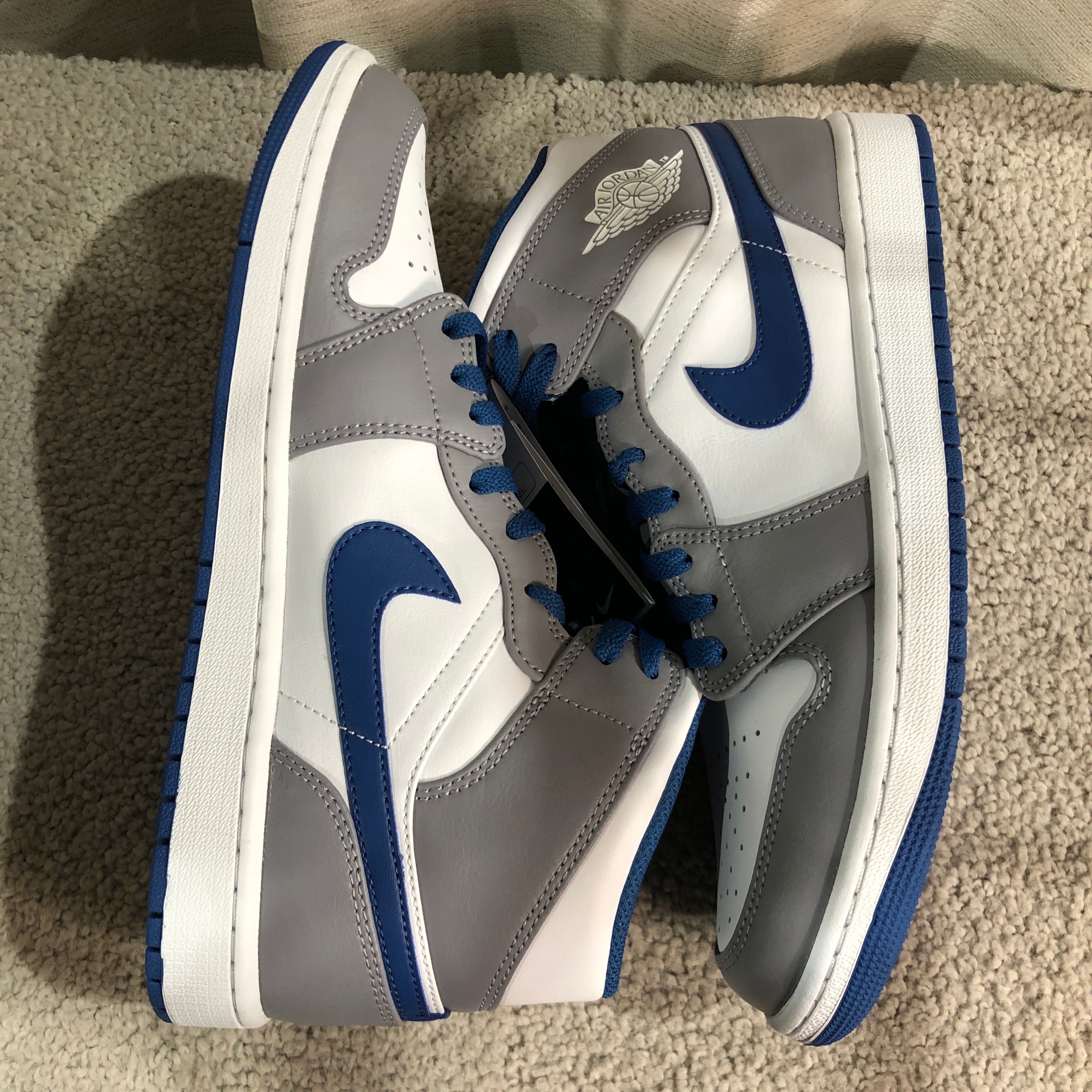 Nike Air Jordan 1 Mid "True Blue"