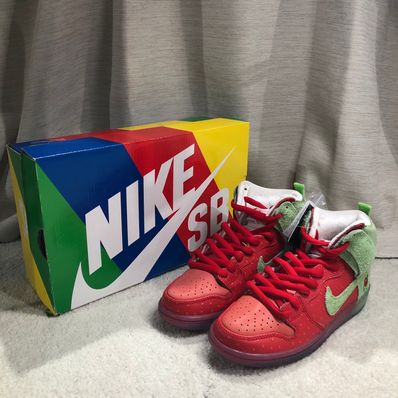 Nike SB Dunk High "Strawberry Cough"
