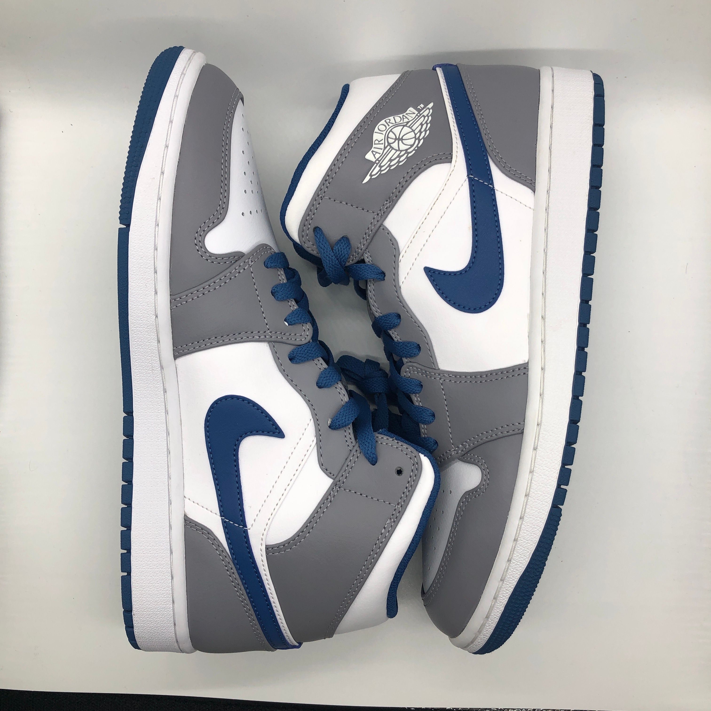 Nike Air Jordan 1 Mid "True Blue"