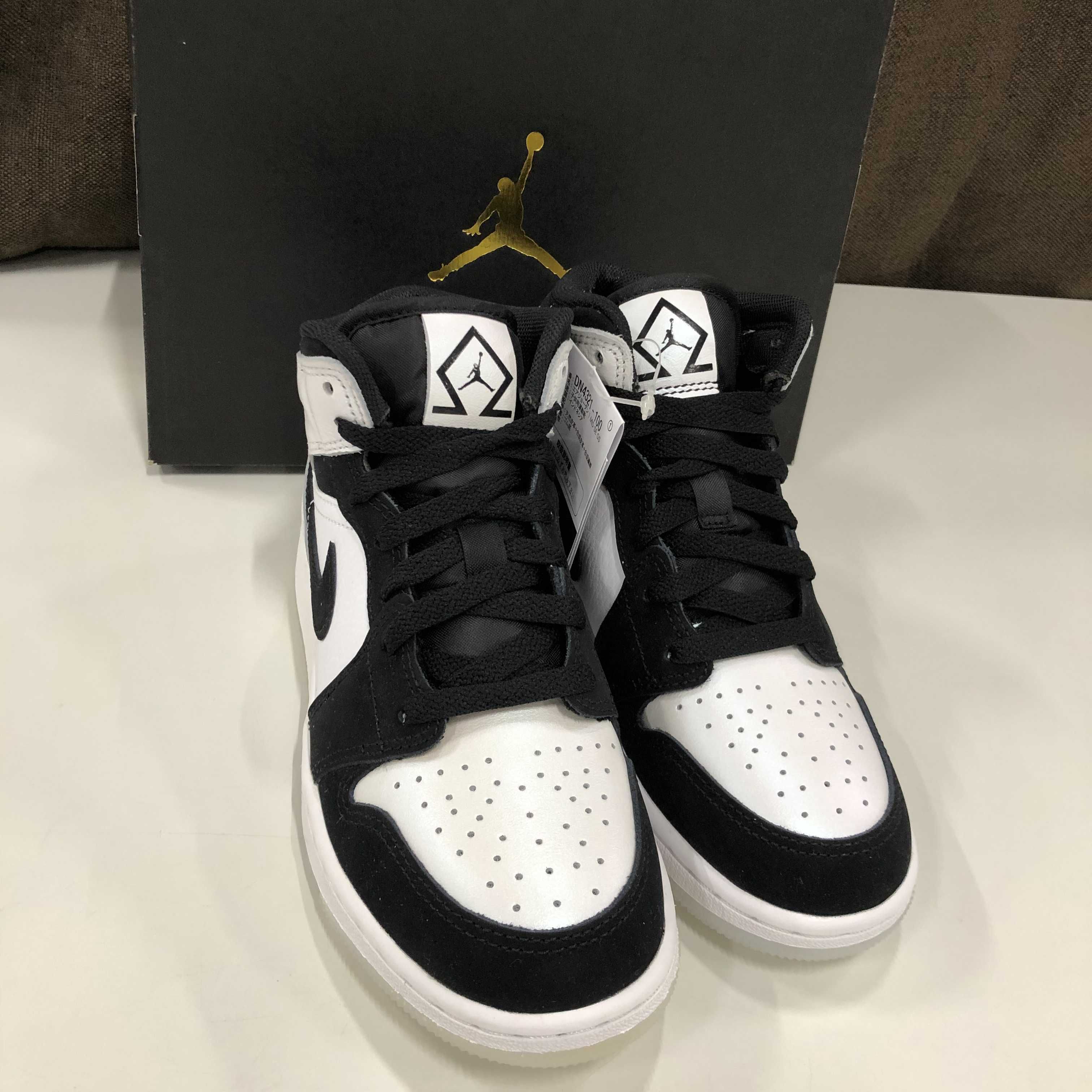 Nike GS Air Jordan 1 Mid "Omega/Black/White"