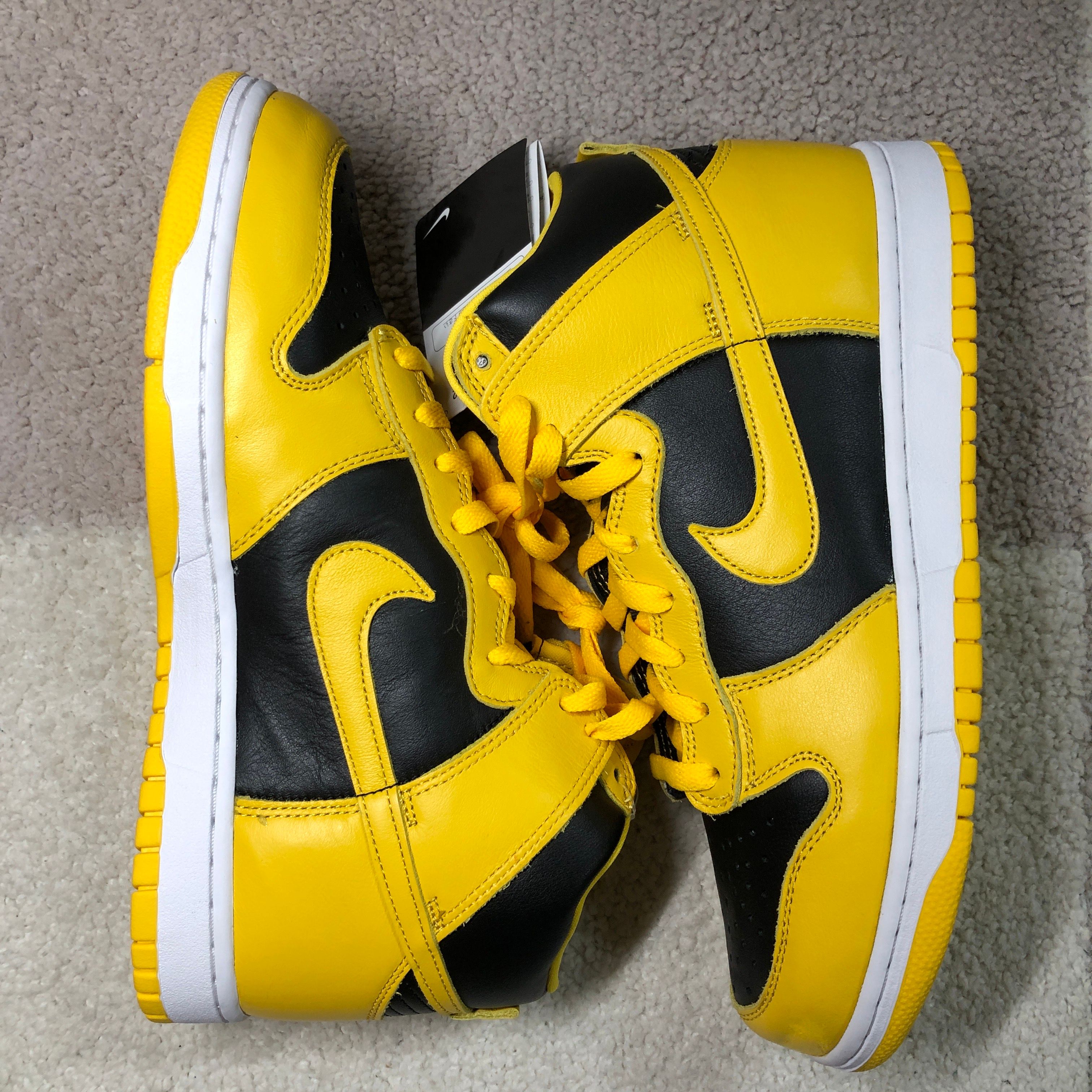Nike Dunk High "Black/Varsity Maize"