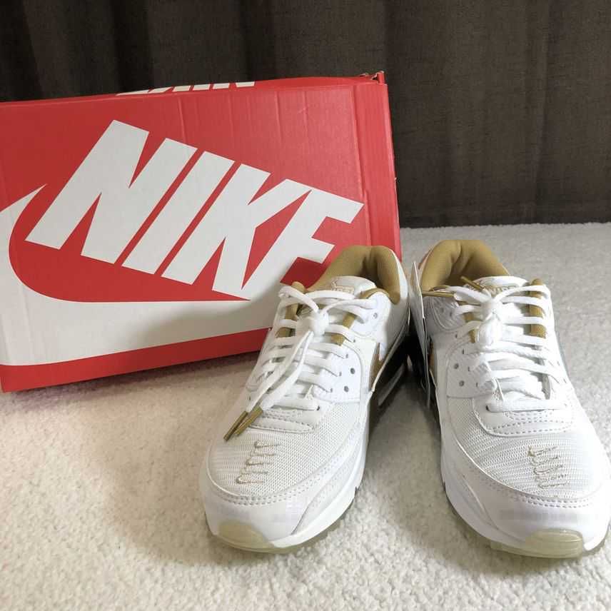 NIKE Women's WORLD WIDE PACK AIR MAX 90 "KATAKANA" WHITE/METALIC GOLD