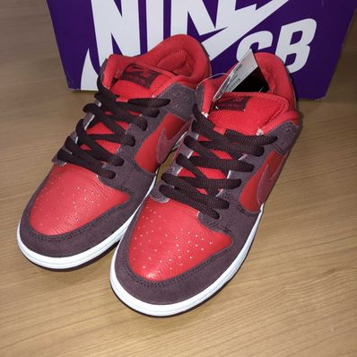 Nike SB Dunk Low "Cherry"