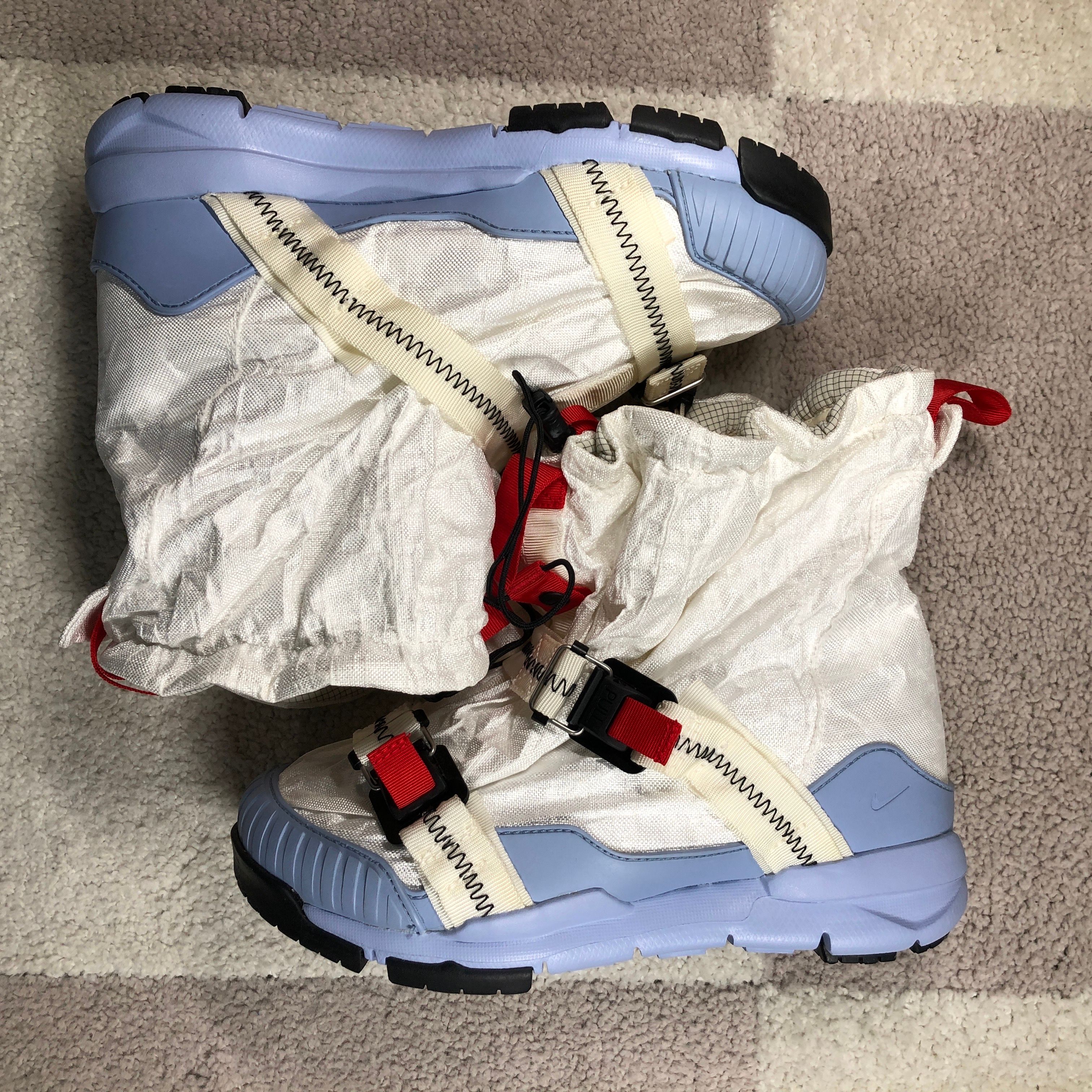 TOM SACHS × NIKE MARSYARD OVERSHOE "WHITE/LIGHT BLUE"