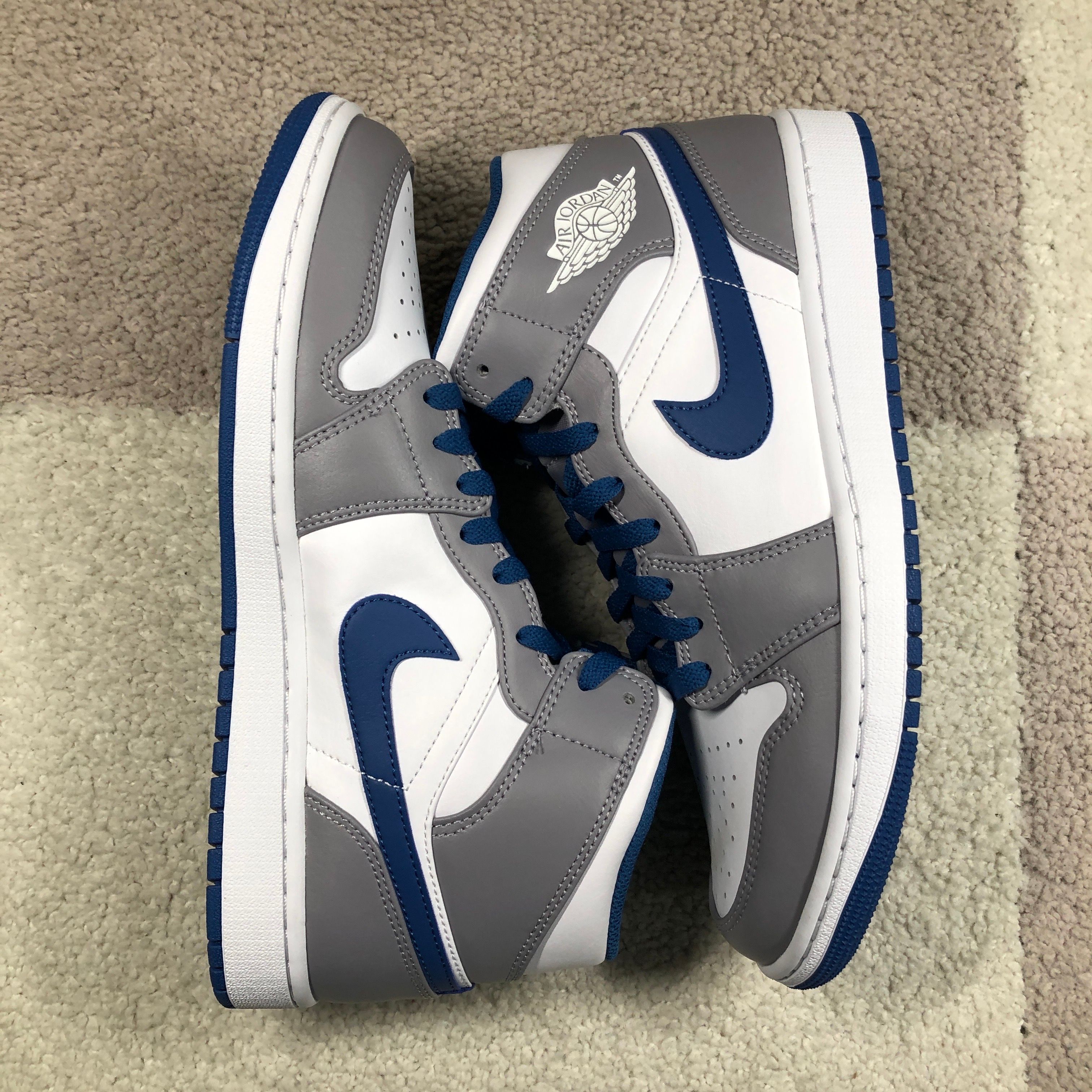 Nike Air Jordan 1 Mid "True Blue"