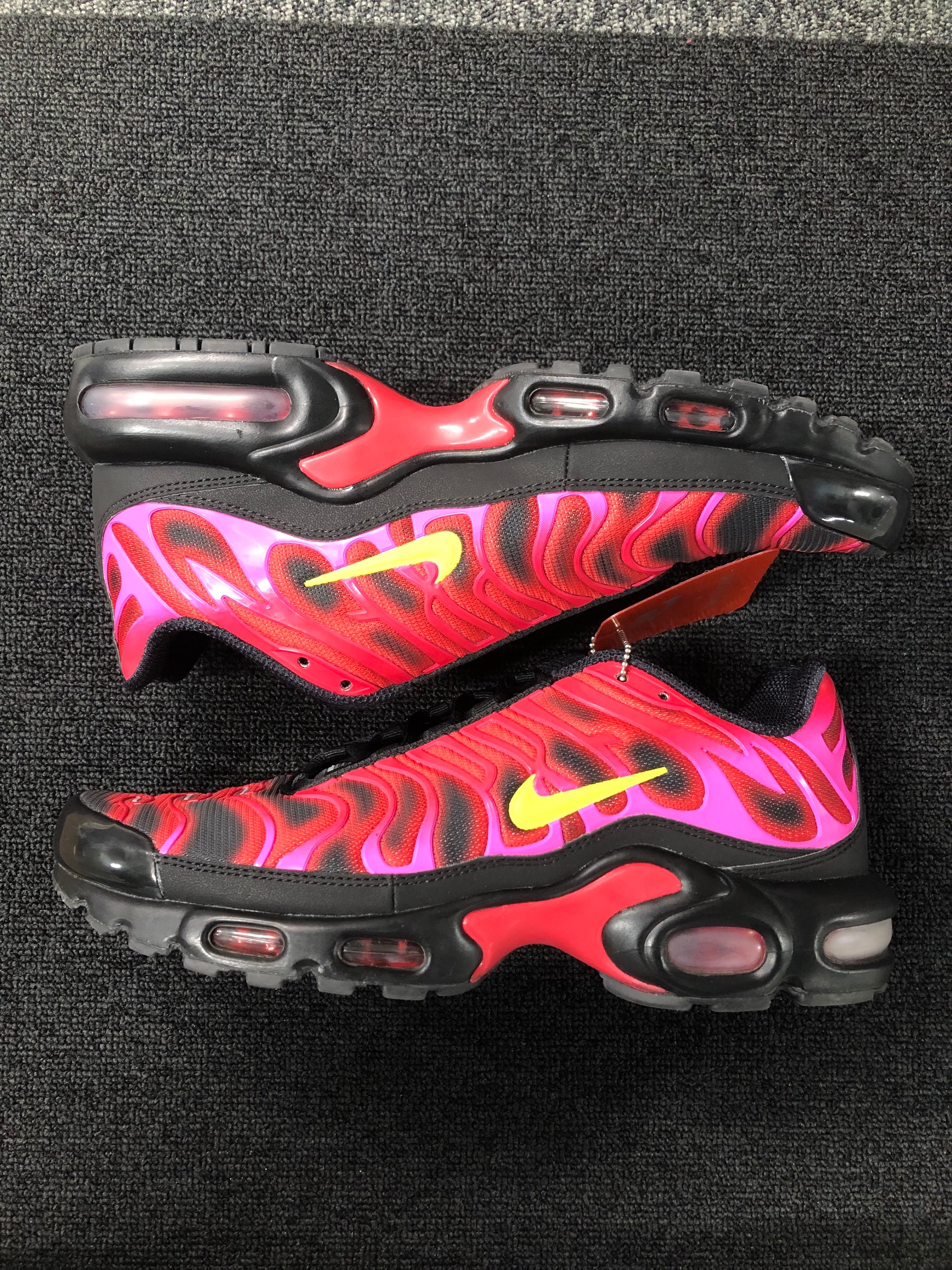 Supreme × Nike Air Max Plus "Hyper Grape"