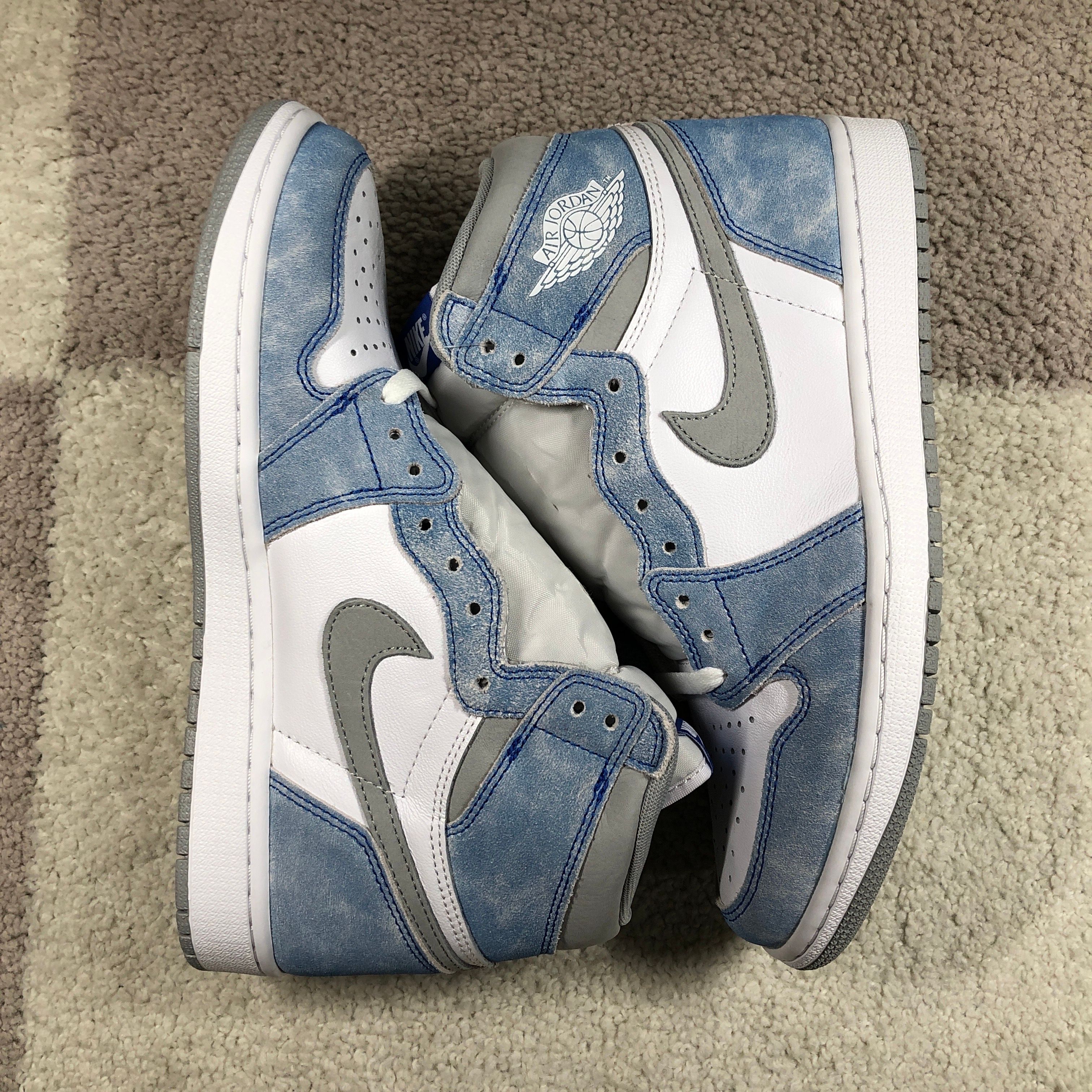 Nike Air Jordan 1 High OG "Hyper Royal"