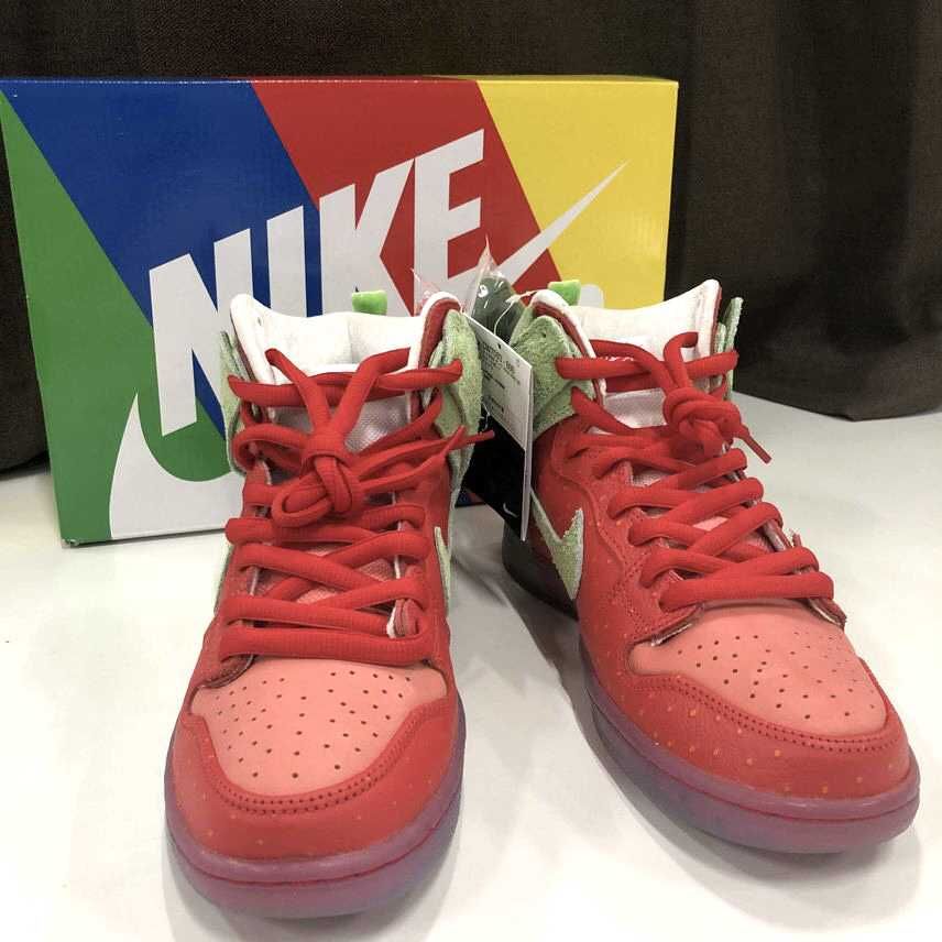 Nike SB Dunk High "Strawberry Cough"