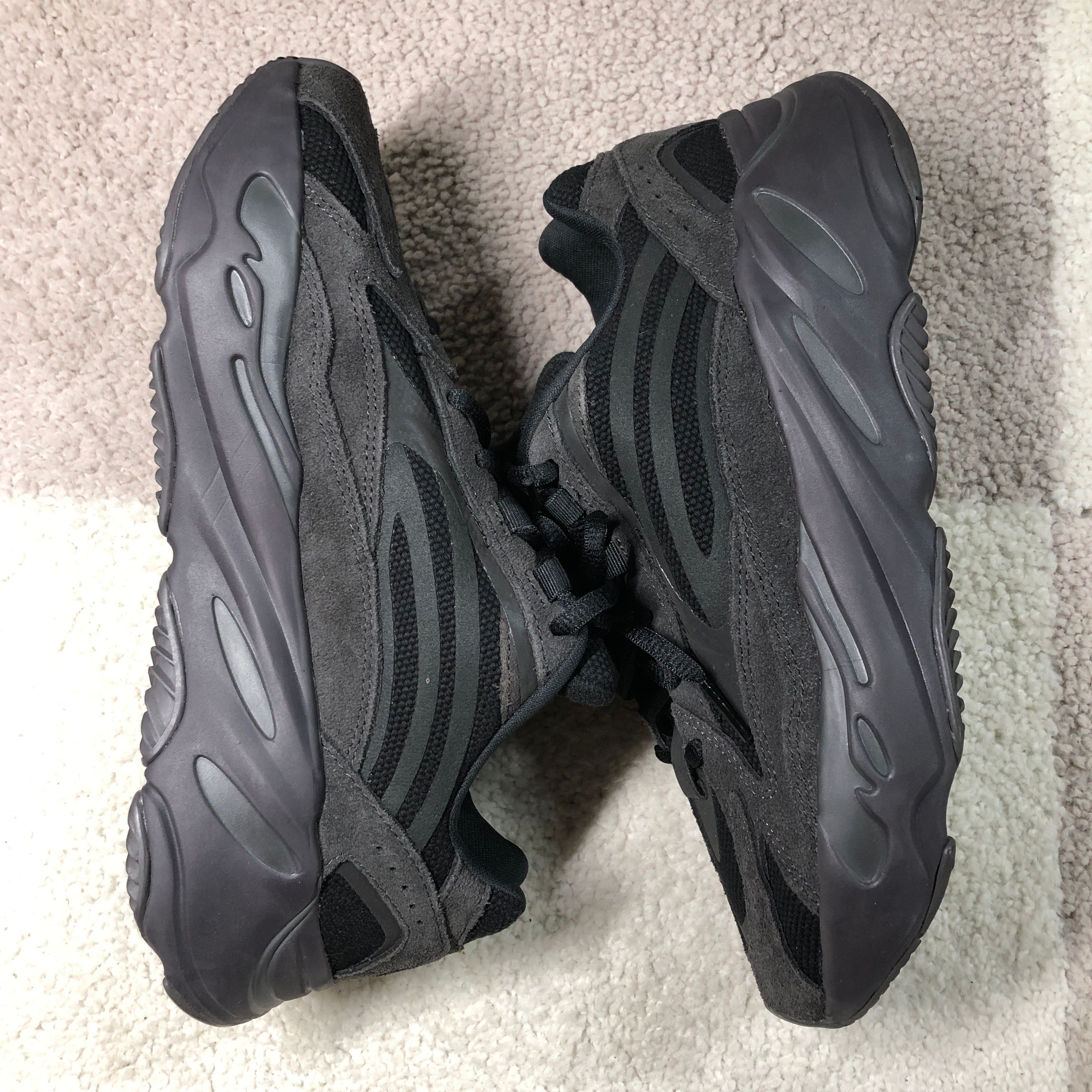 adidas YEEZY BOOST 700 V2 "Vanta"