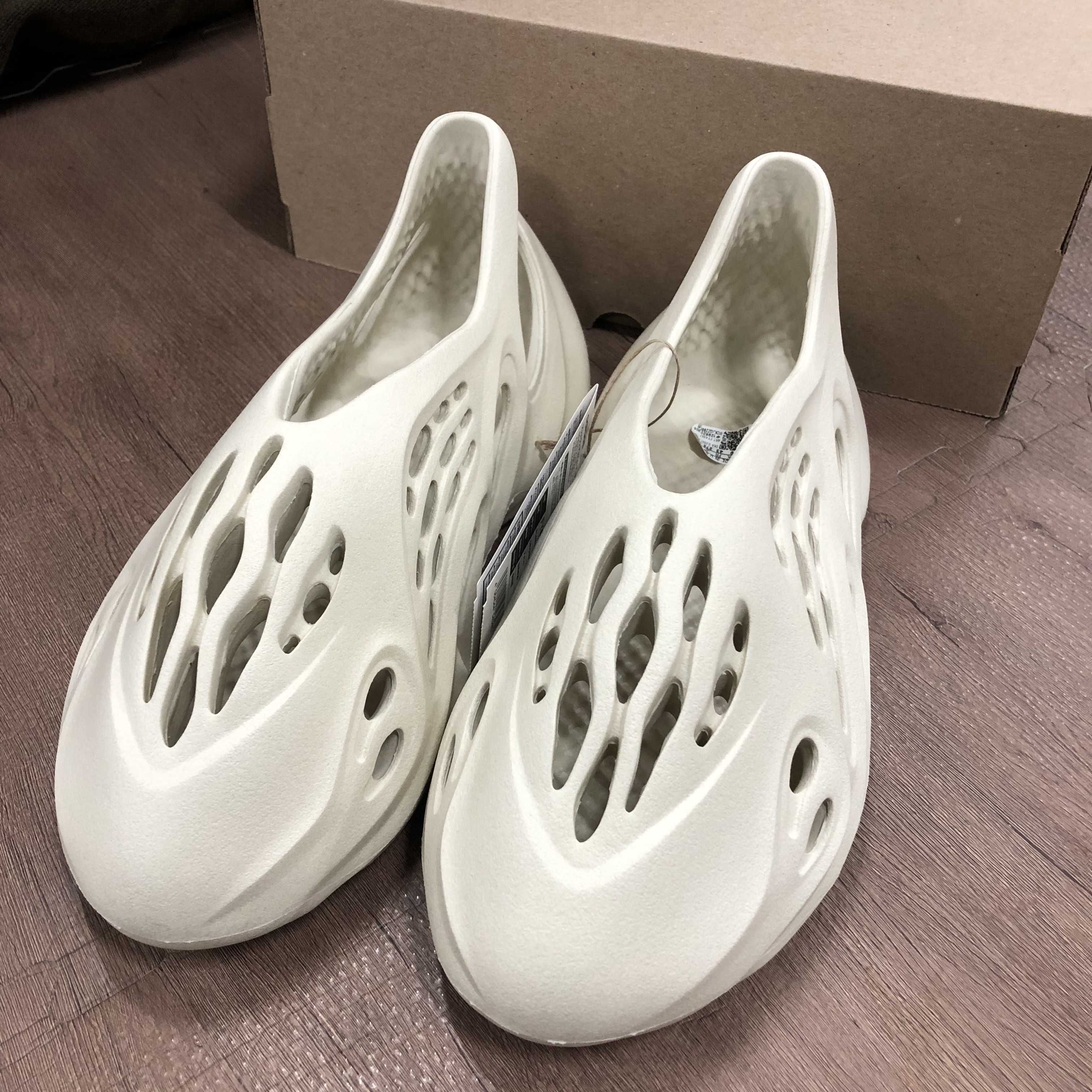 adidas YEEZY Foam Runner "Sand"