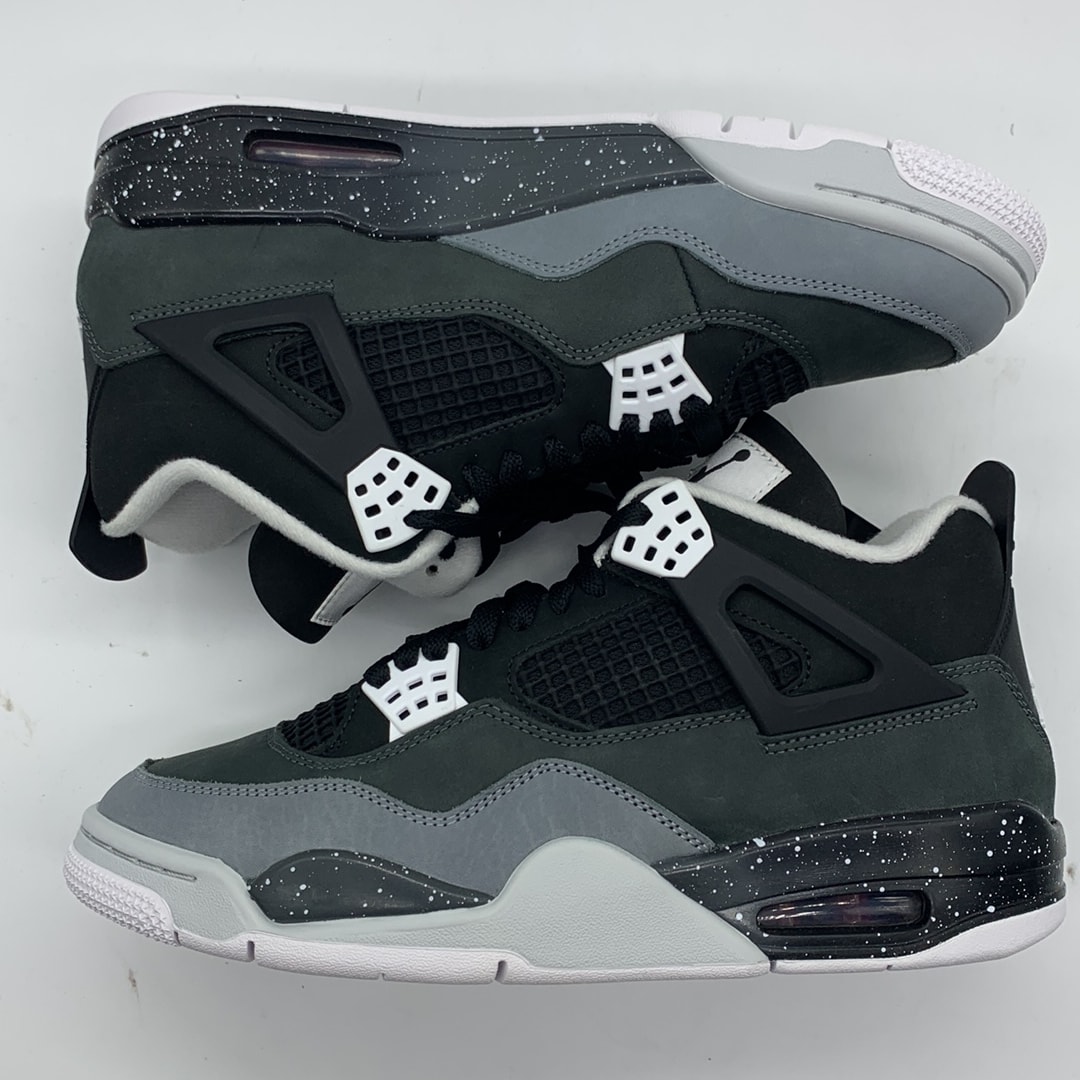 Nike Air Jordan 4 Retro "Fear"