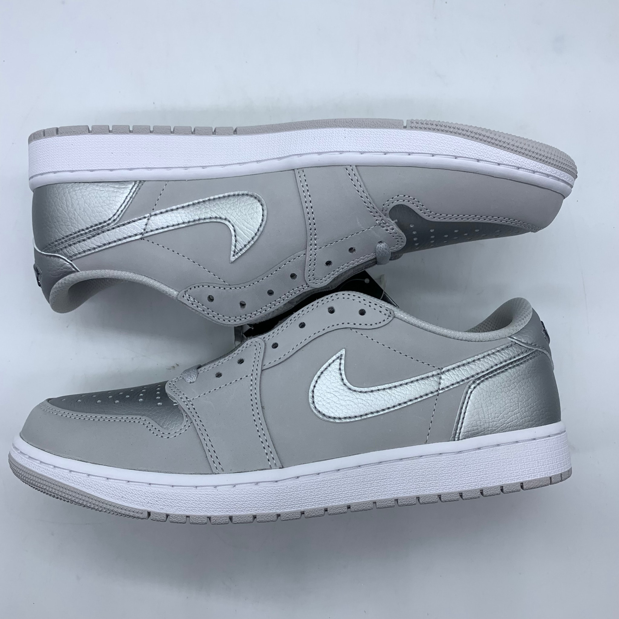 Nike Air Jordan 1 Retro Low OG "Silver" (with Briefcase) (HM0365-002)